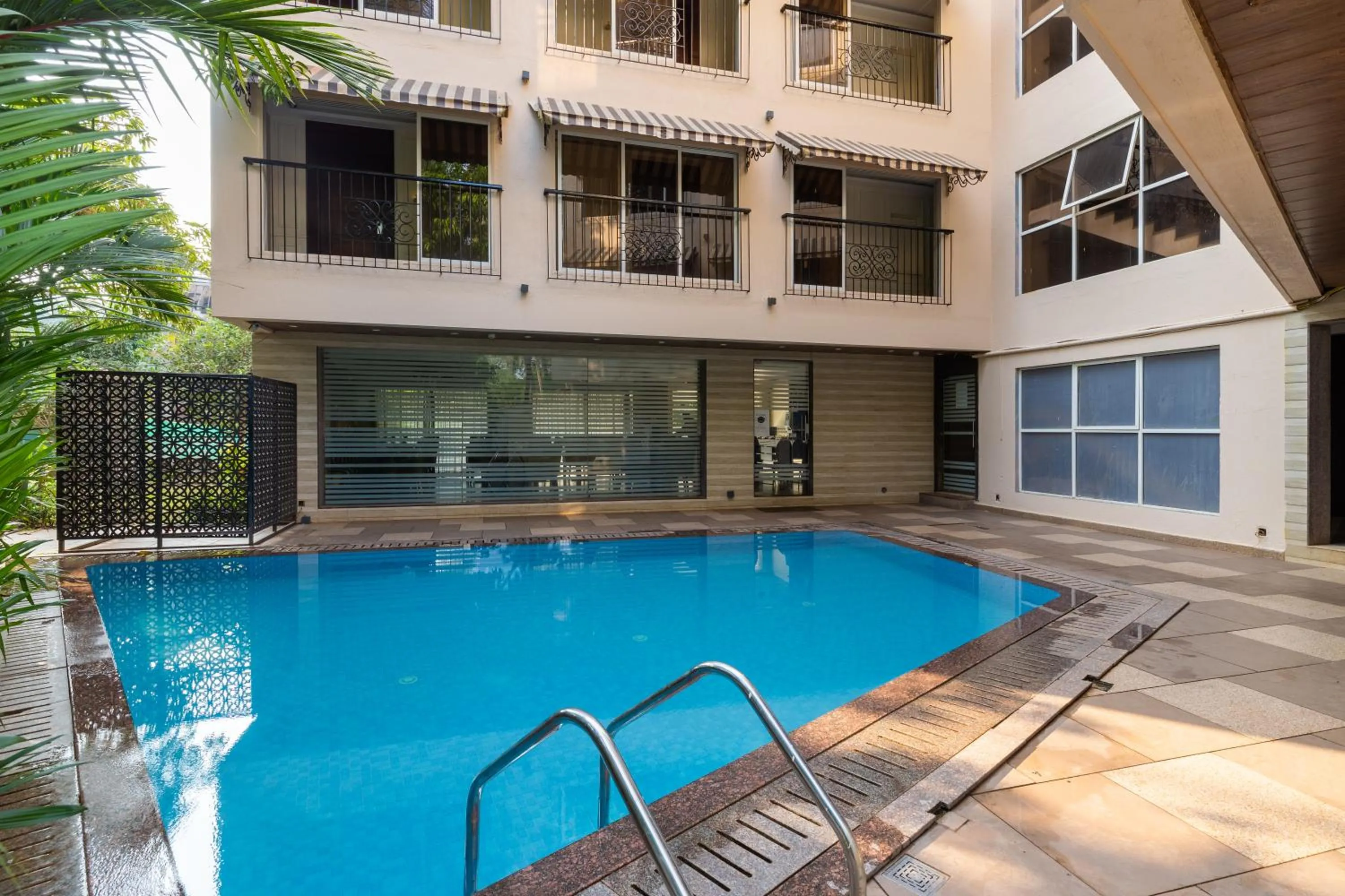 Swimming pool in Meritas Grand Inn Calangute