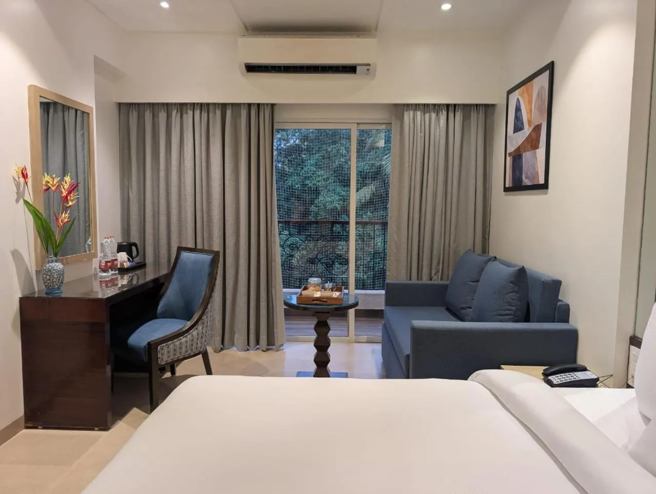 Seating area, Bed in Meritas Grand Inn Calangute