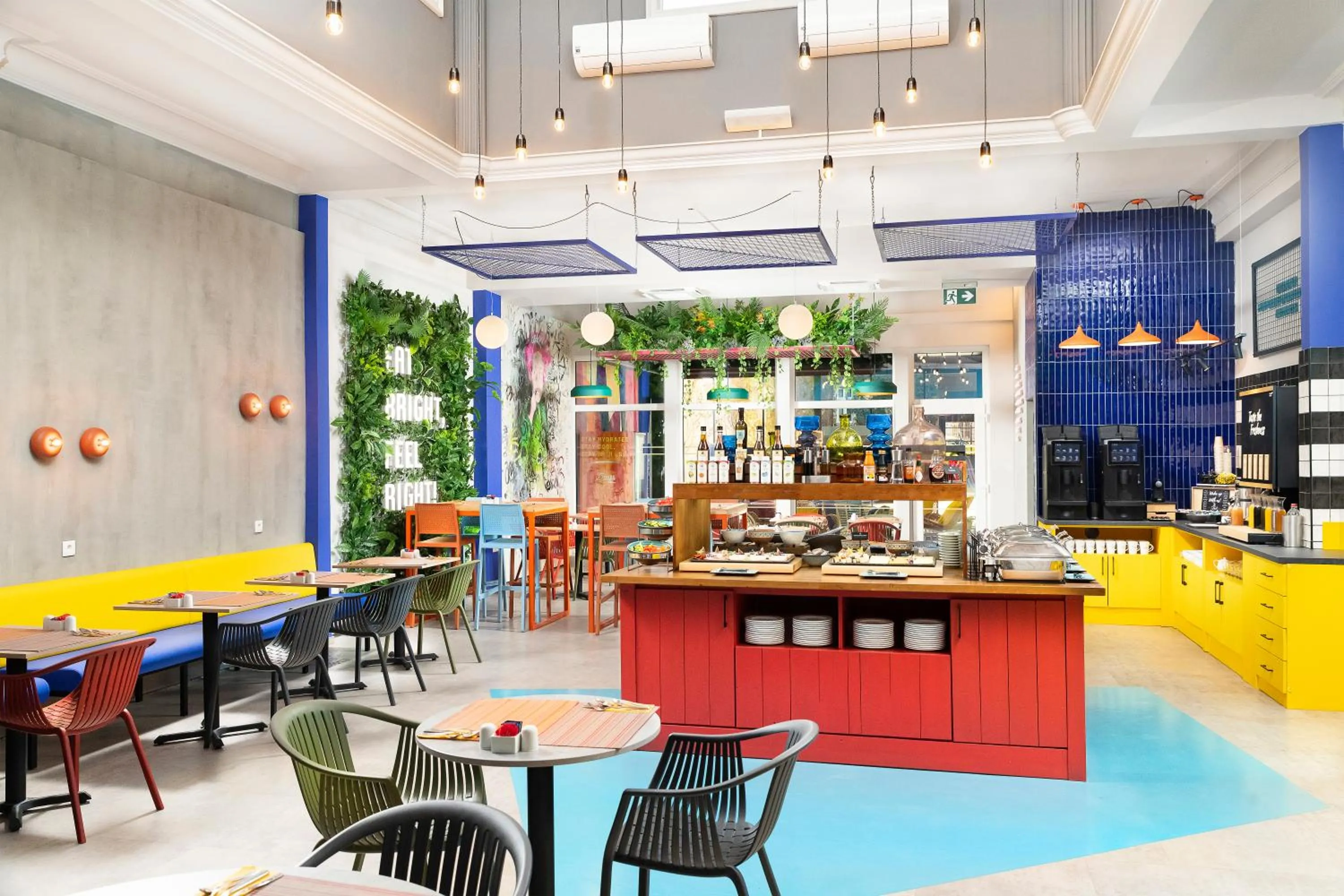 Restaurant/places to eat in Three Corners Hotel Anna