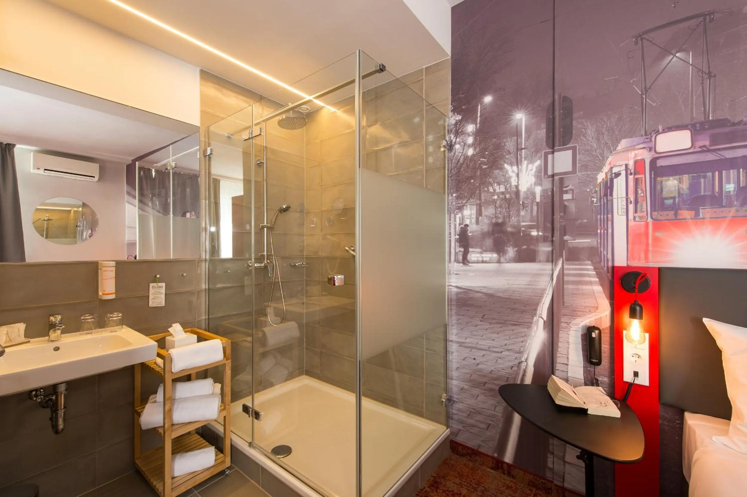 Shower in Three Corners Hotel Anna