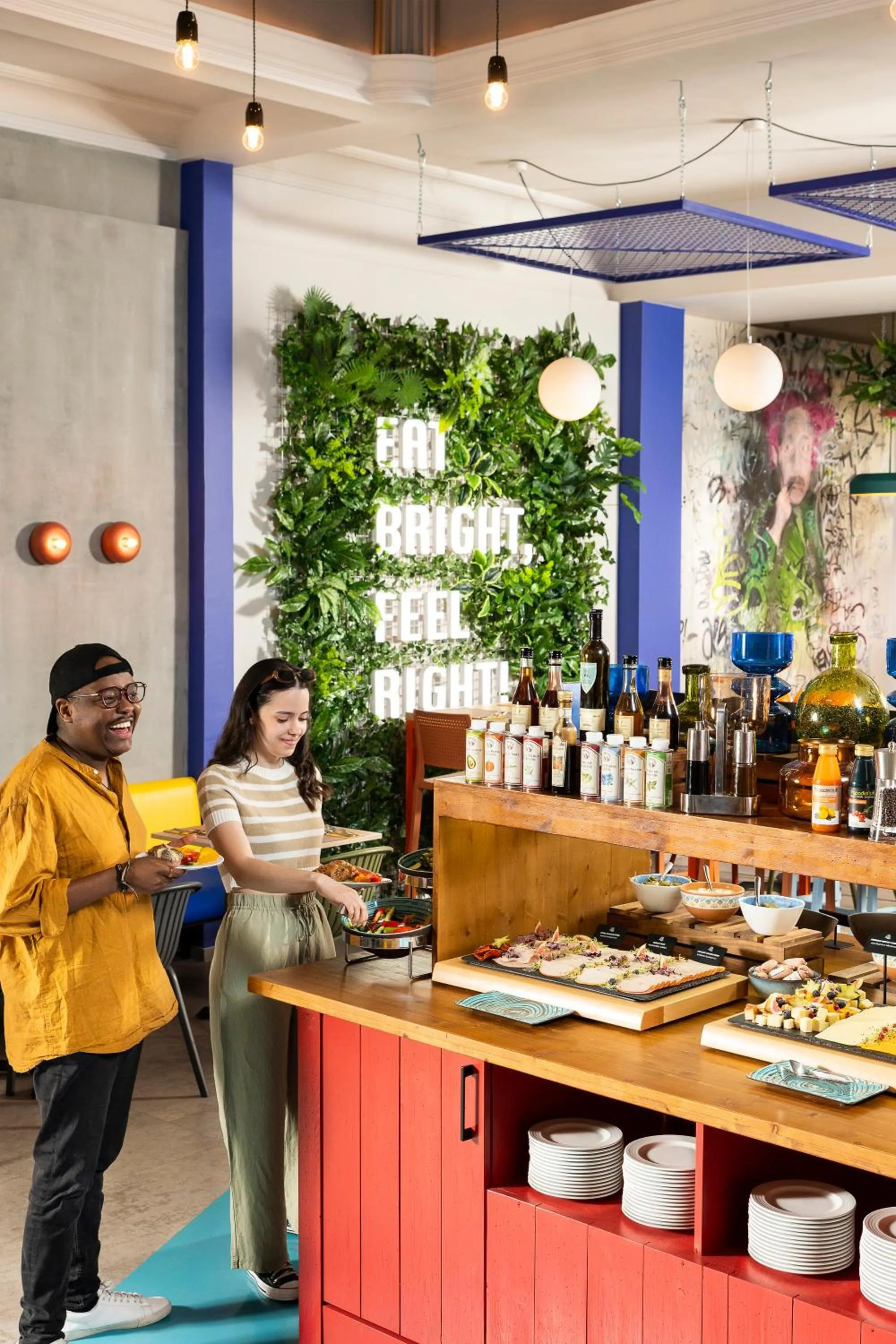 Restaurant/places to eat in Three Corners Hotel Anna