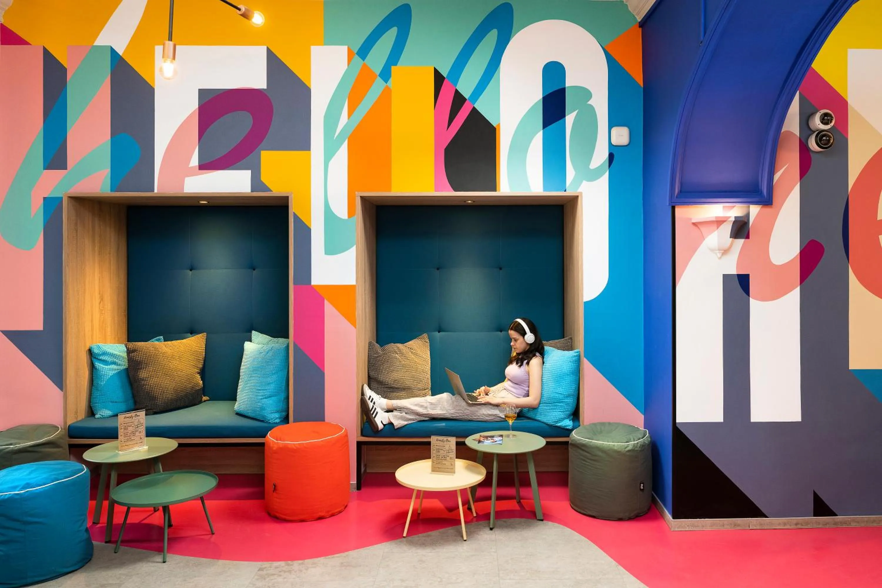 Communal lounge/ TV room in Three Corners Hotel Anna