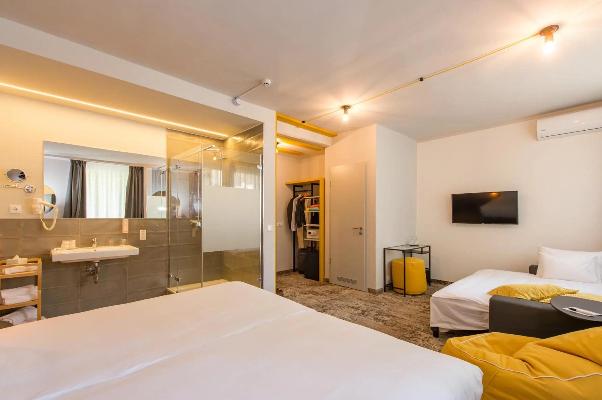 TV and multimedia, Bed in Three Corners Hotel Anna