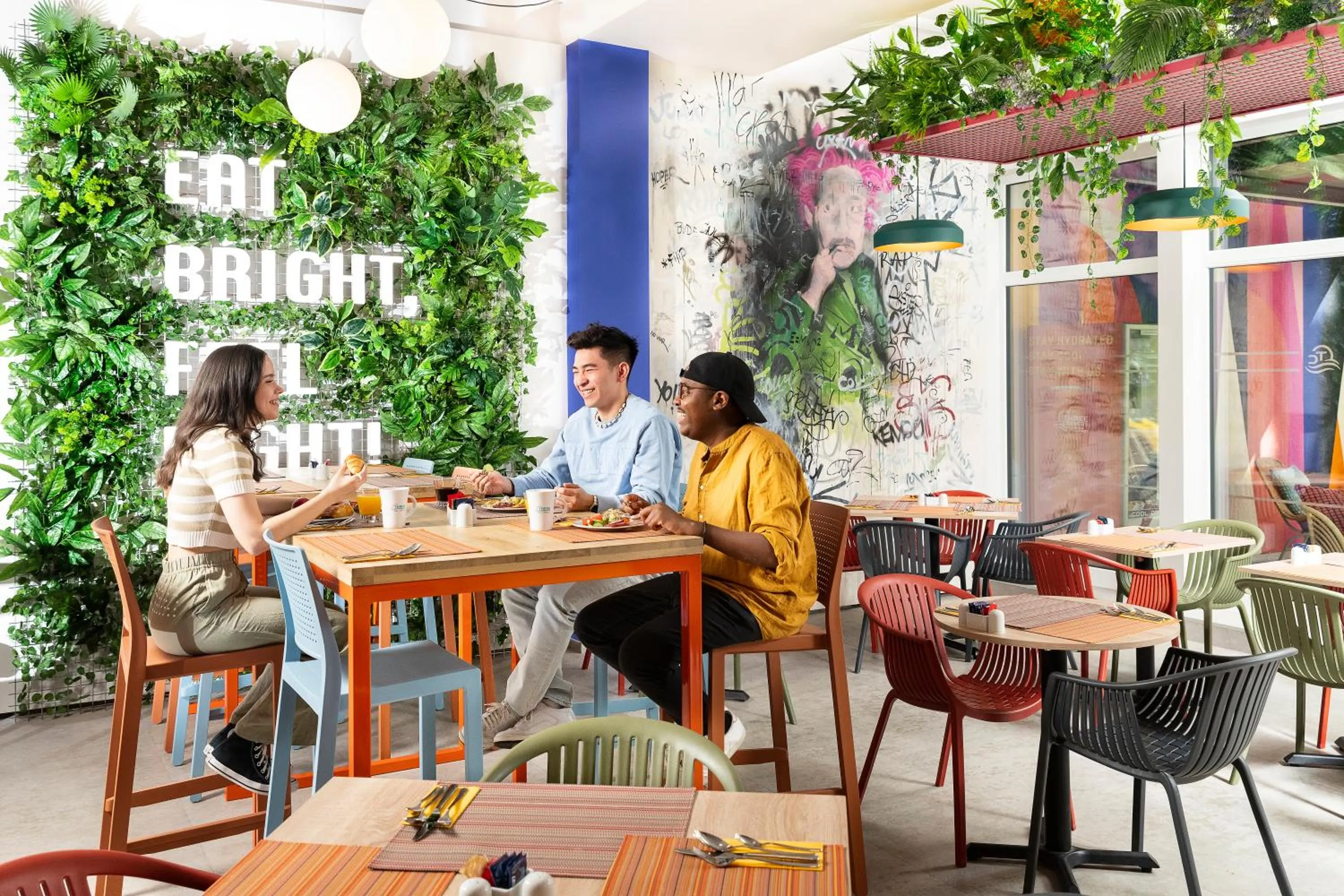 Restaurant/places to eat in Three Corners Hotel Anna