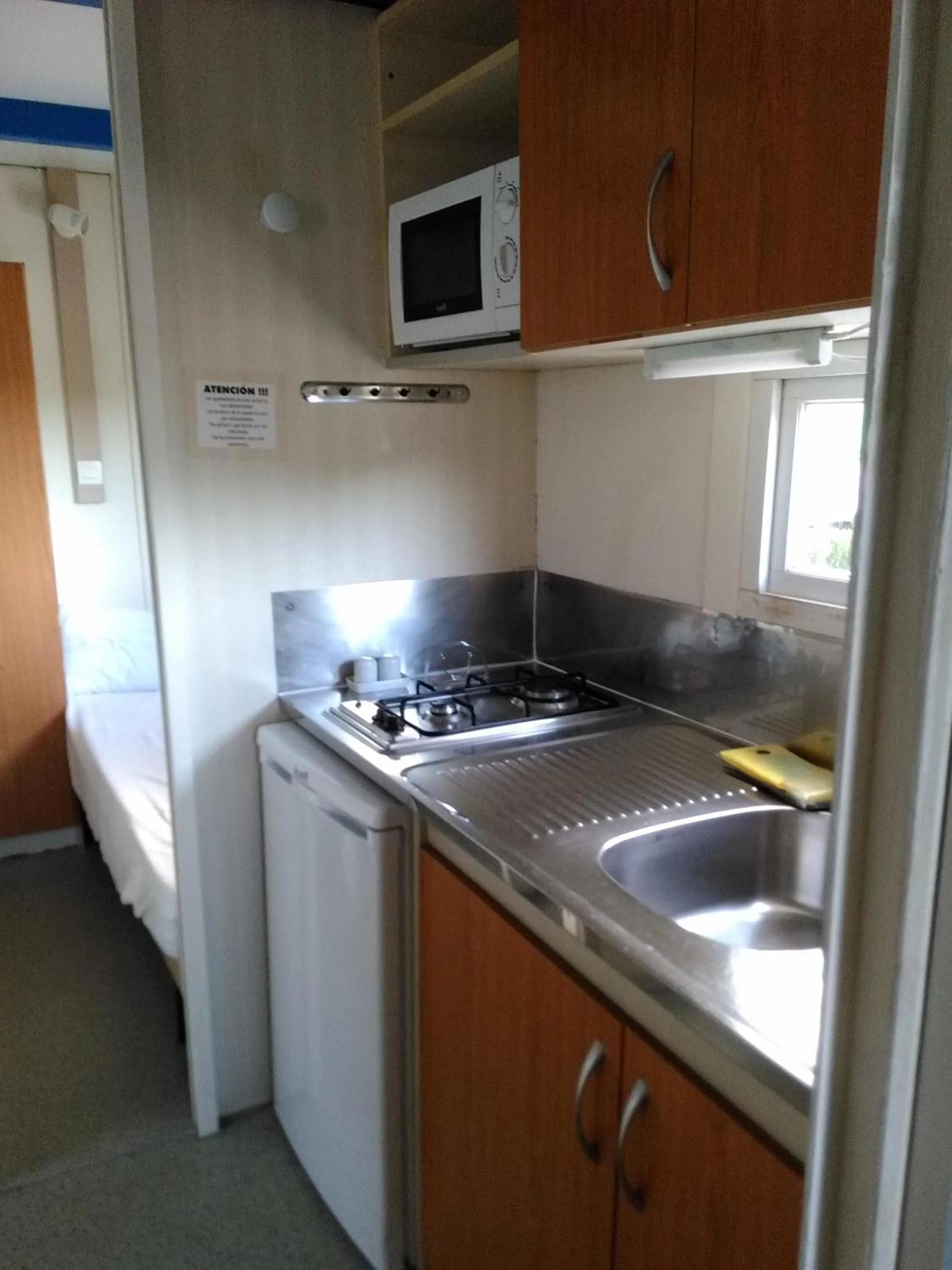 Kitchen or kitchenette in Camping San Javier