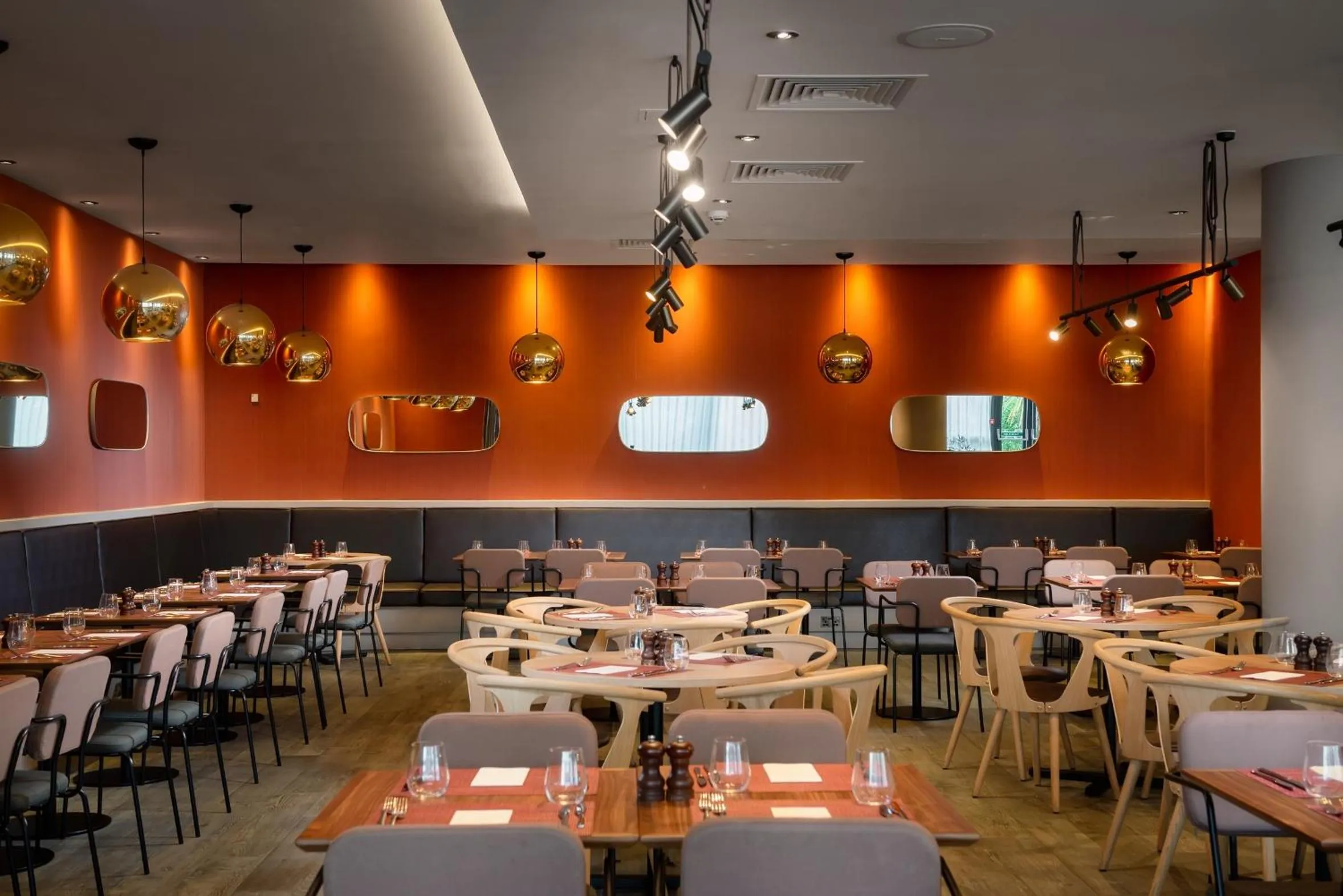 Restaurant/places to eat in Hilton Garden Inn London Heathrow Airport