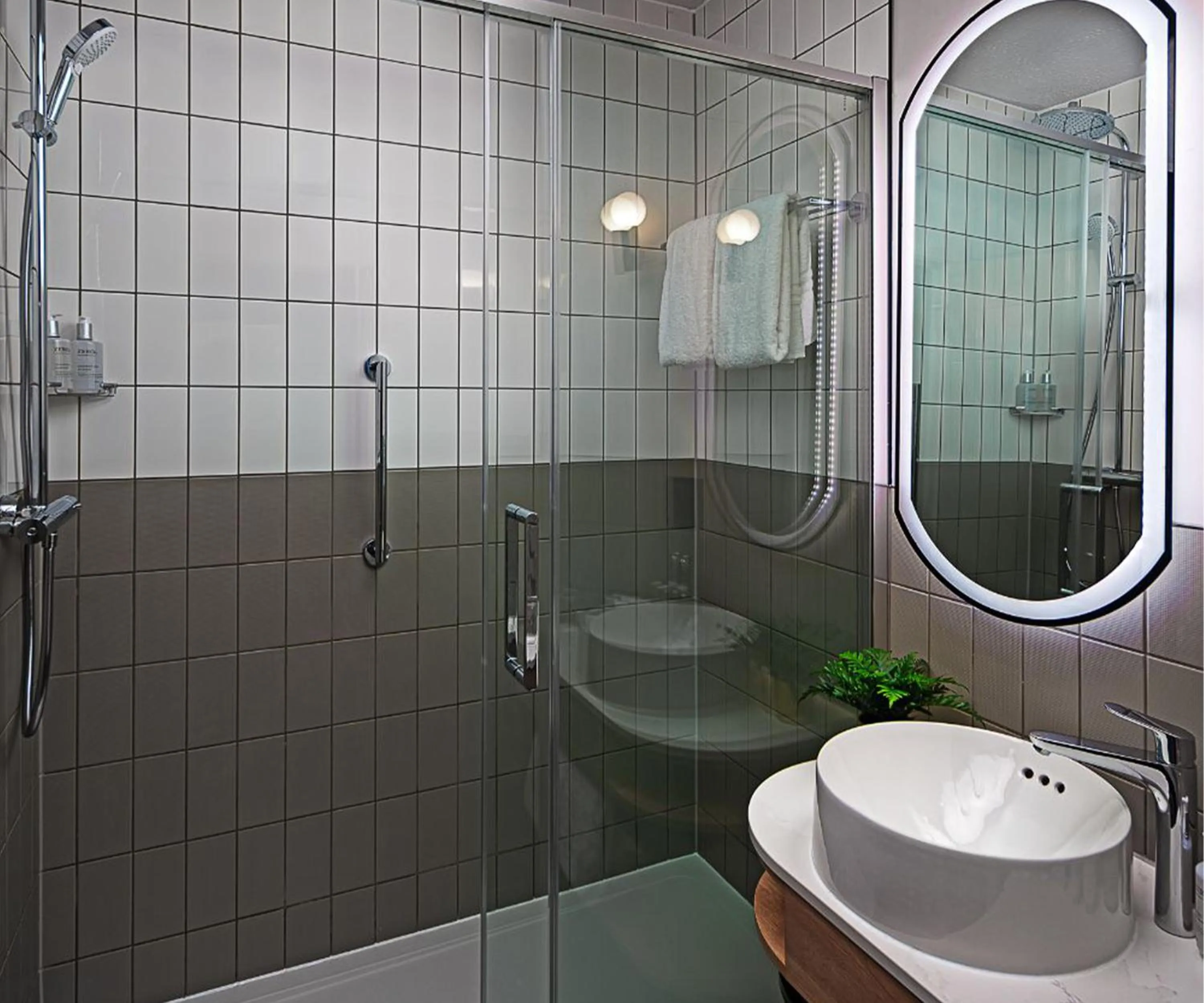 Bathroom in Leonardo Hotel Dublin Parnell Street