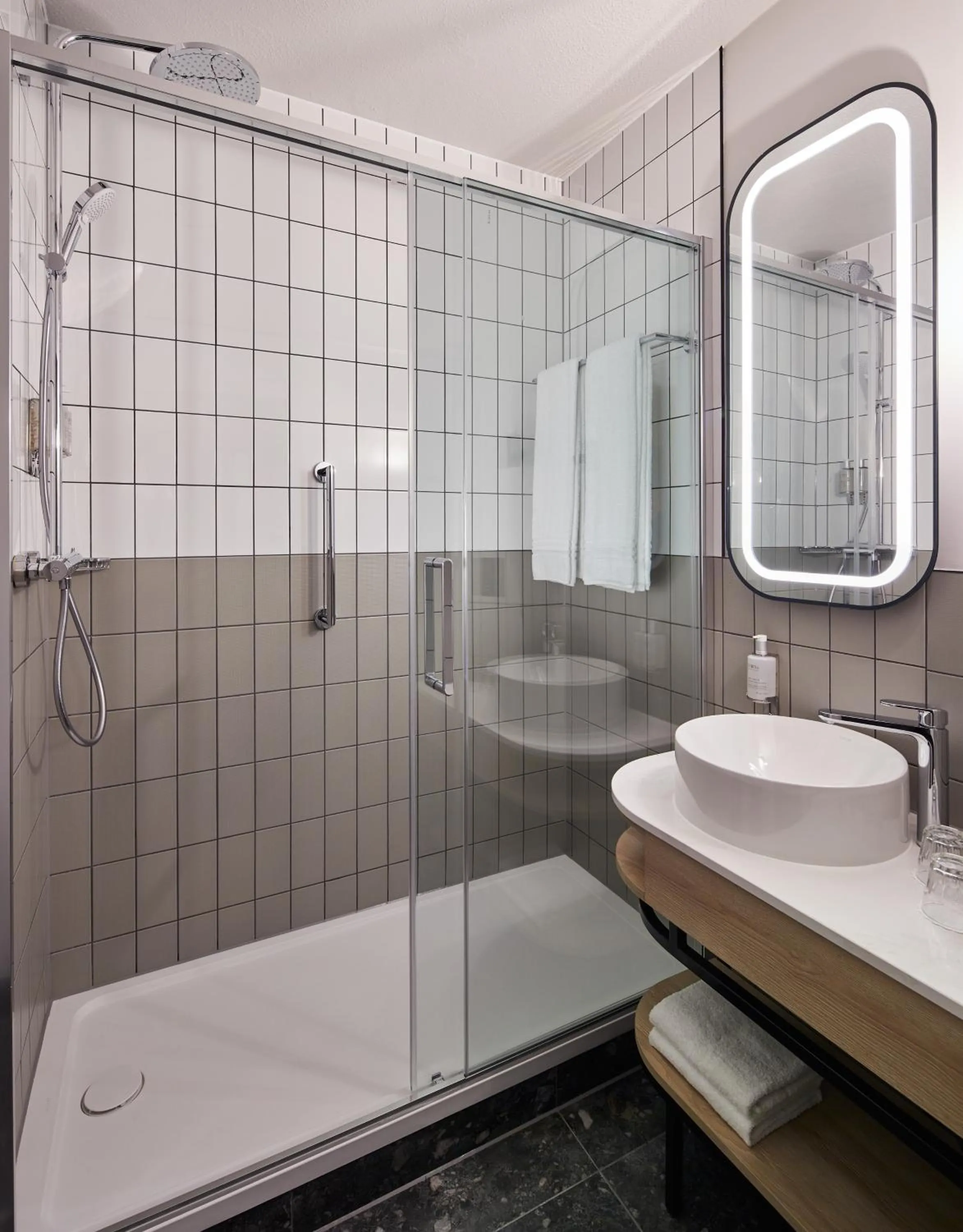 Bathroom in Leonardo Hotel Dublin Parnell Street