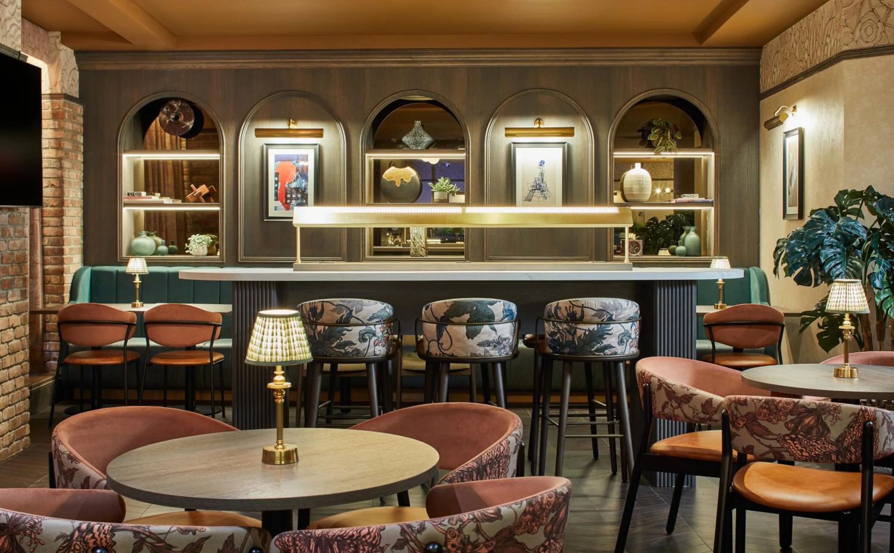 Lounge or bar in Leonardo Hotel Dublin Parnell Street