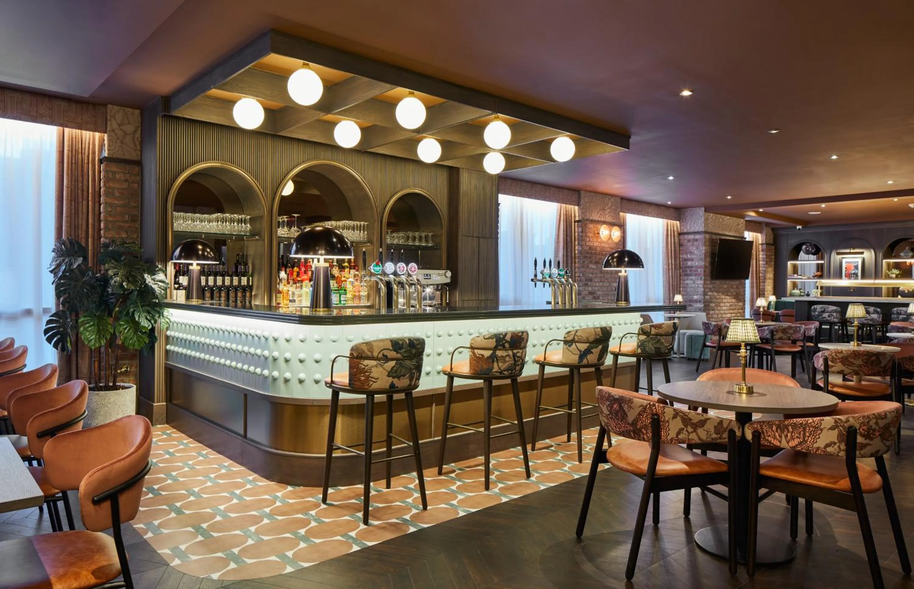 Lounge or bar in Leonardo Hotel Dublin Parnell Street
