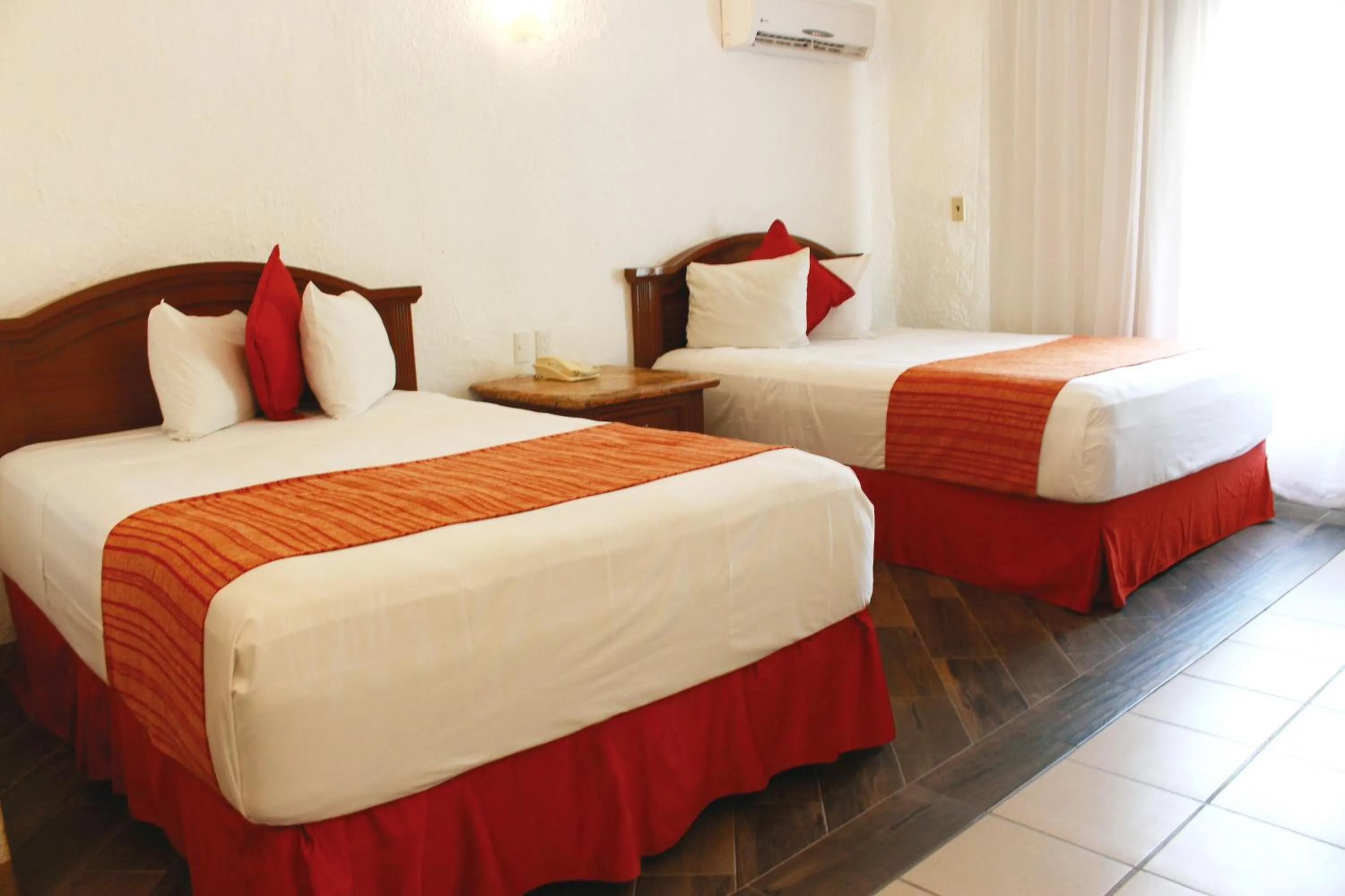 Photo of the whole room, Bed in Vista Playa de Oro Manzanillo