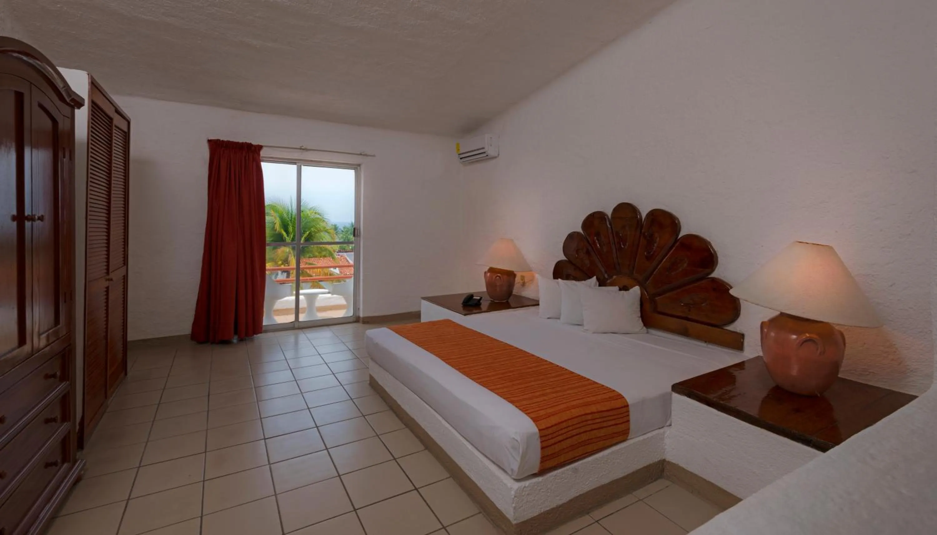 Photo of the whole room, Bed in Vista Playa de Oro Manzanillo