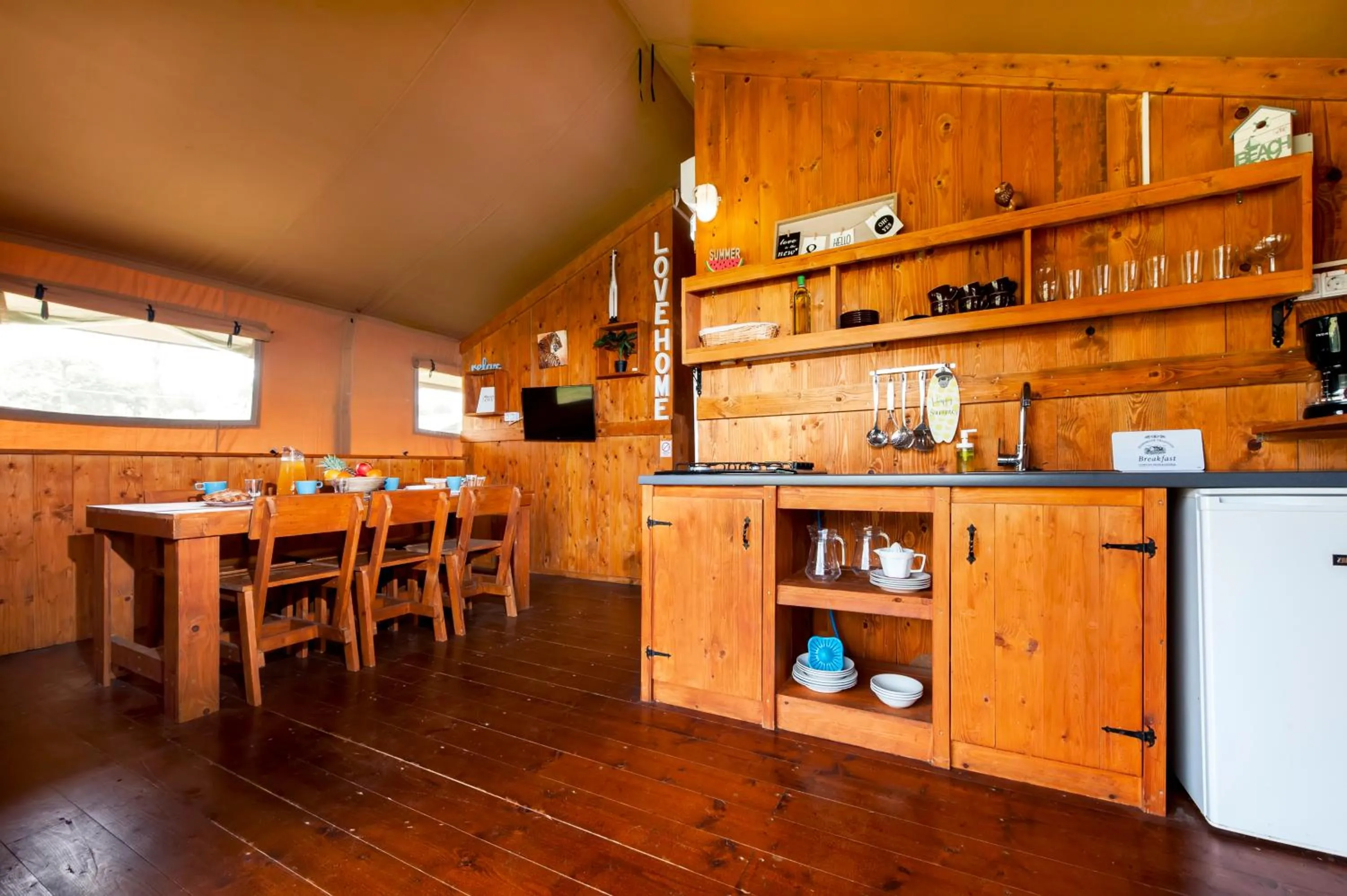 Nightclub / DJ in Glamping and Mobile Homes Lavanda - Holiday Centre Bi VIllage