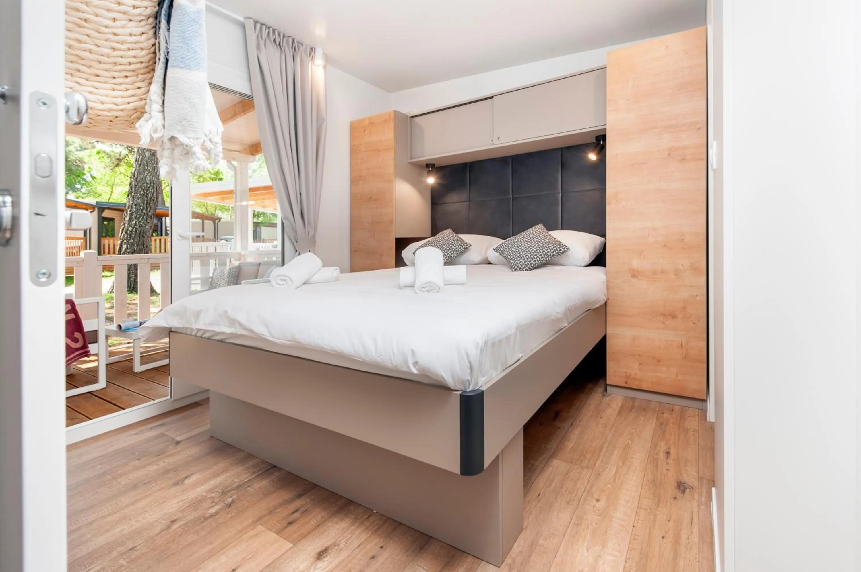 Bedroom, Bed in Glamping and Mobile Homes Lavanda - Holiday Centre Bi VIllage