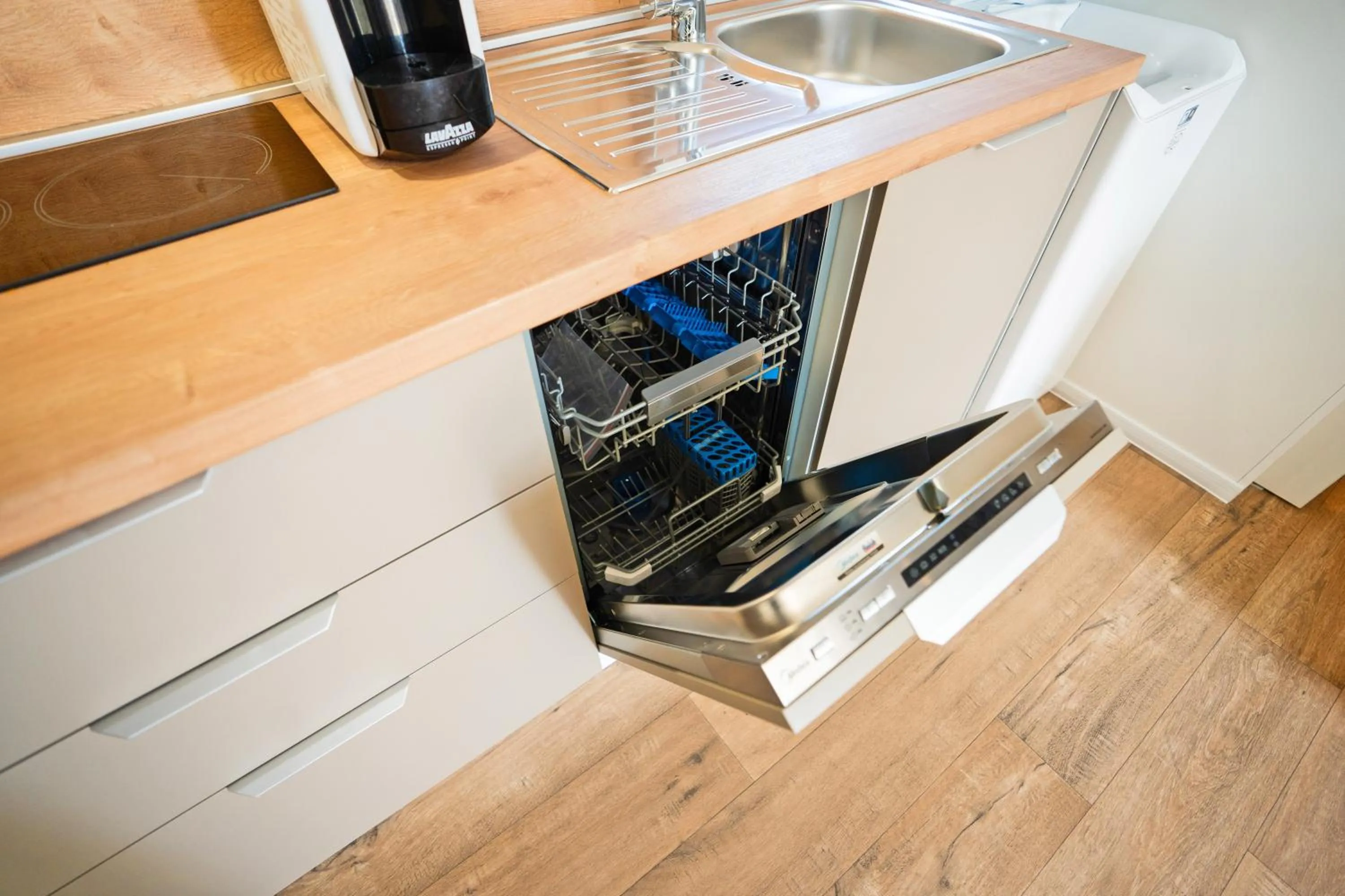 Kitchen or kitchenette in Glamping and Mobile Homes Lavanda - Holiday Centre Bi VIllage