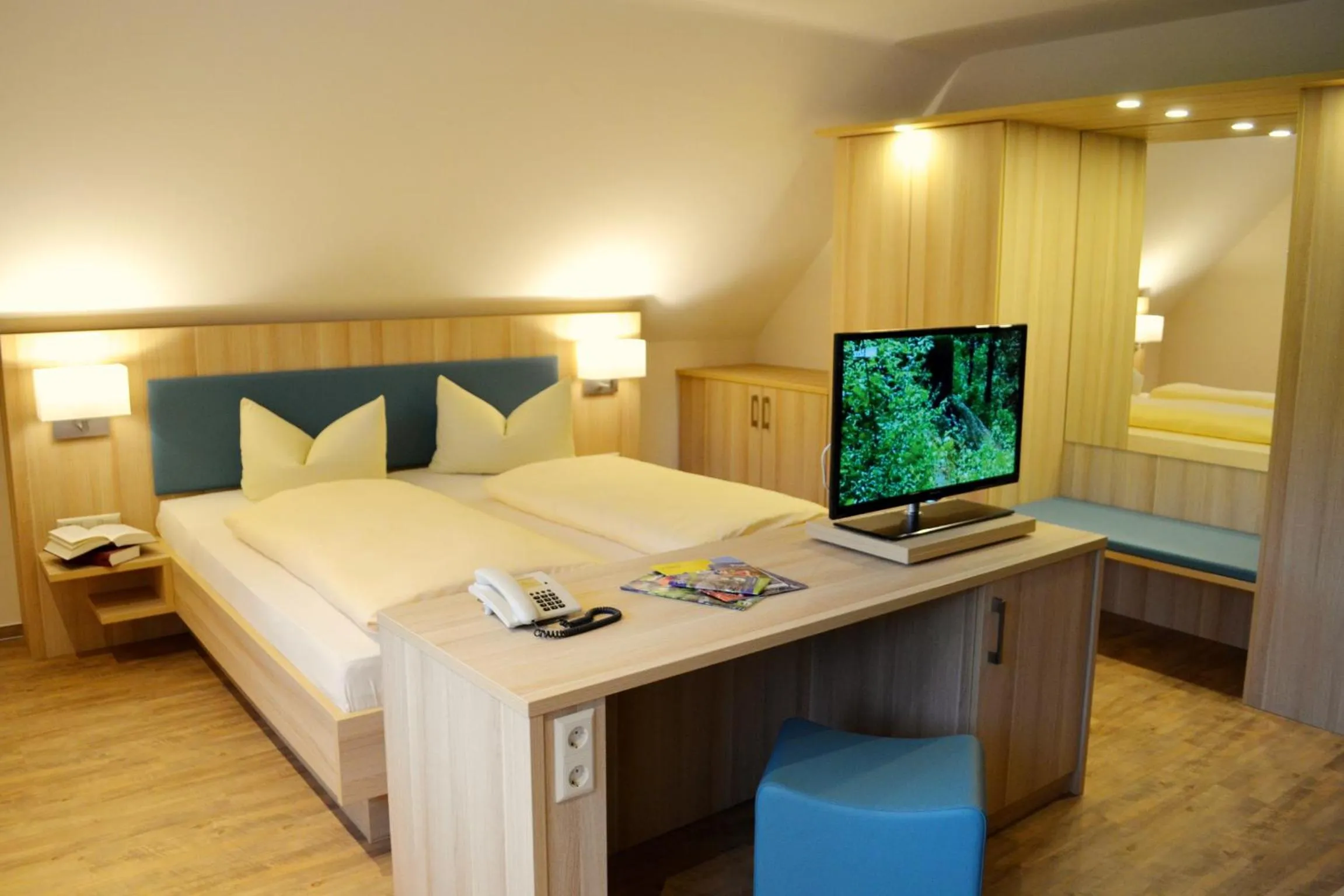 TV and multimedia, Bed in Hotel Garni Bergblick