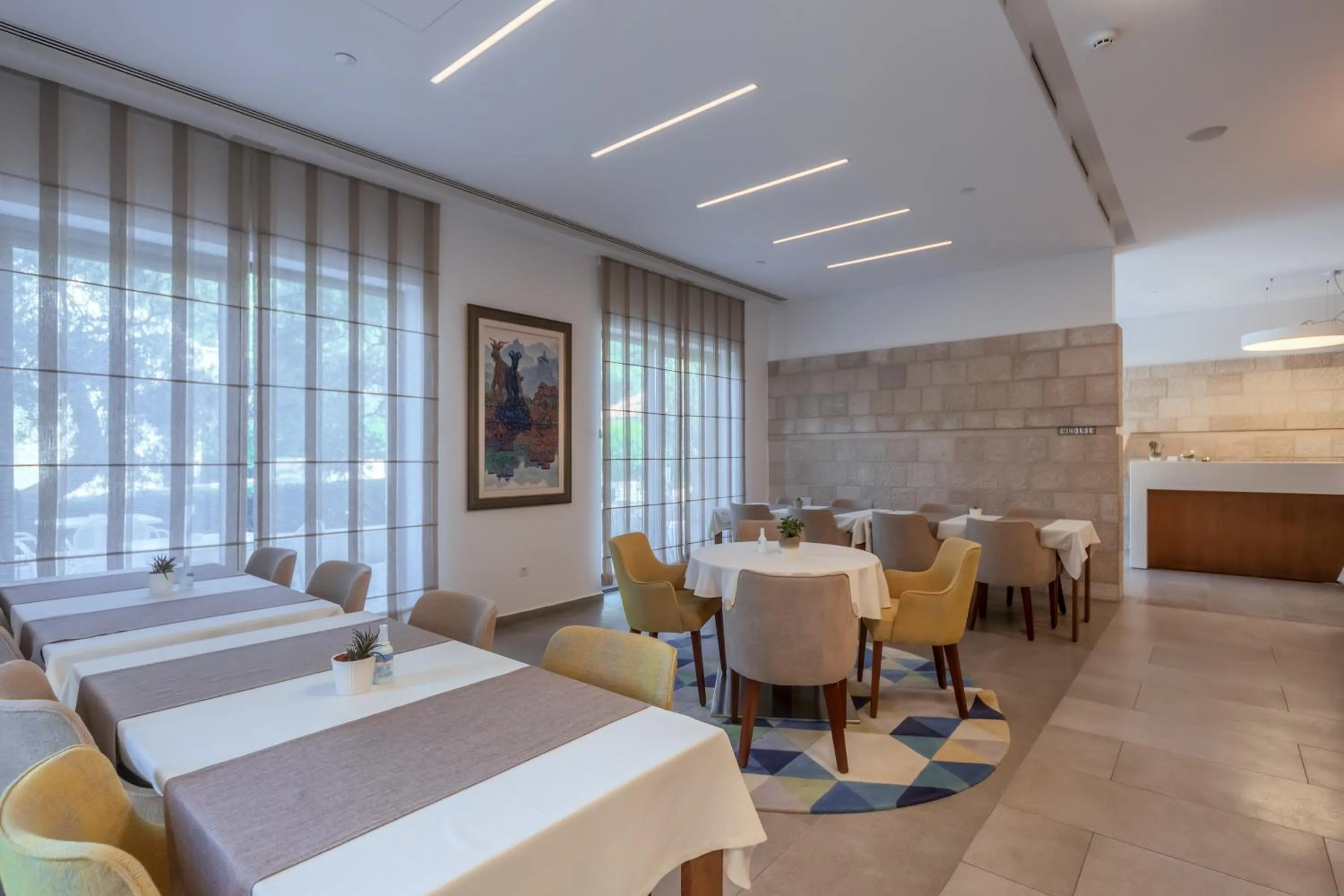 Restaurant/places to eat in Hotel Eleven