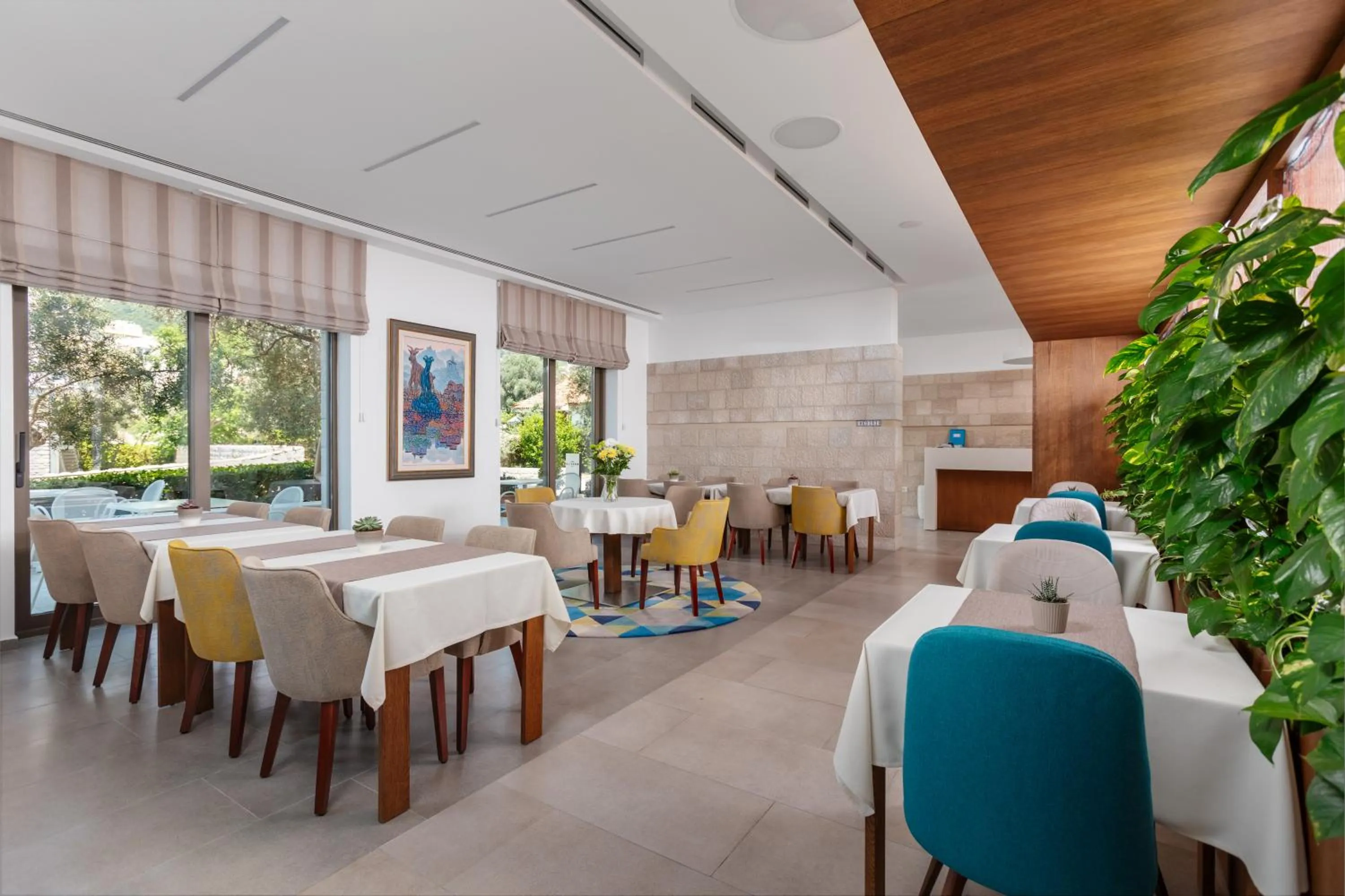 Restaurant/places to eat in Hotel Eleven