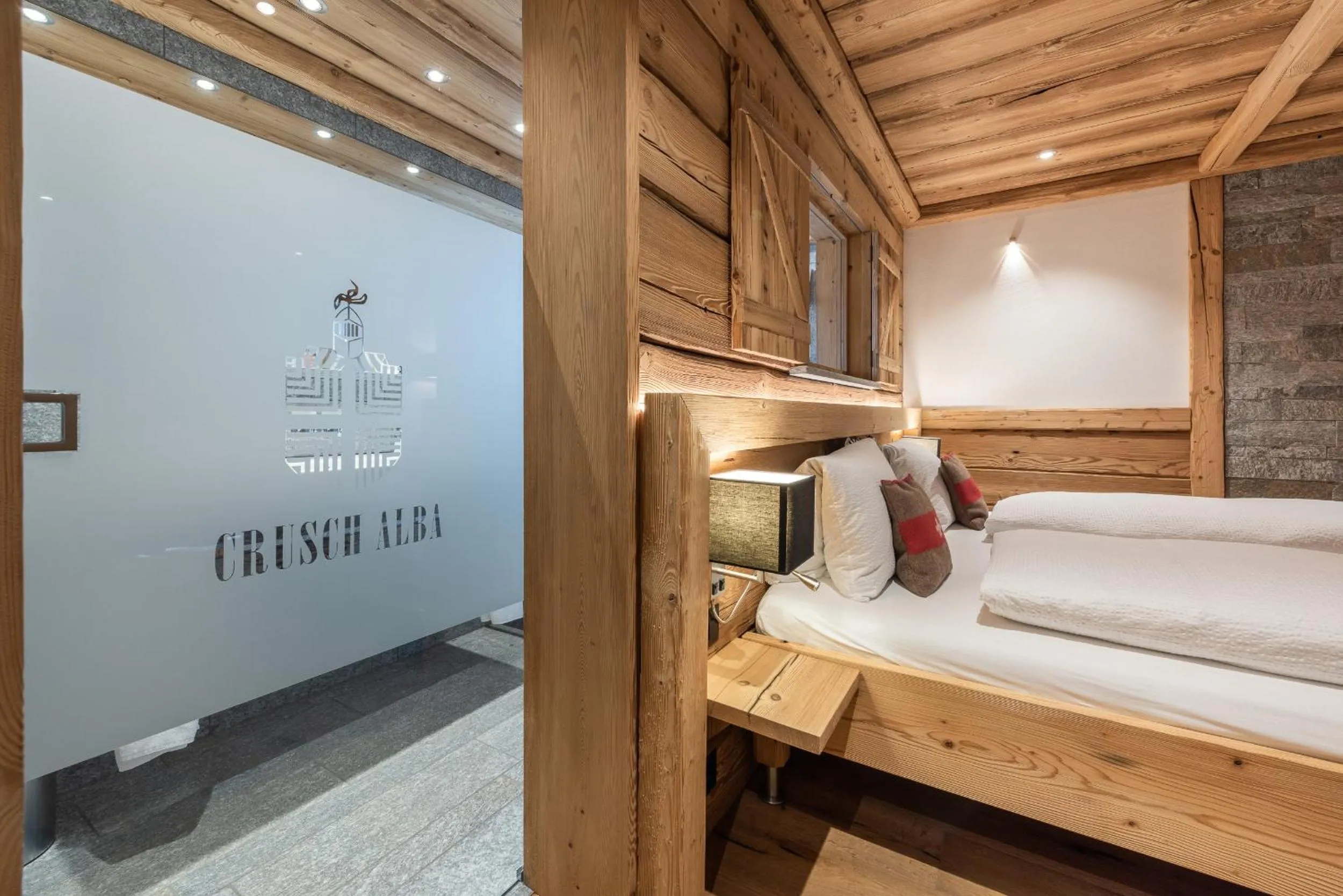 Photo of the whole room, Bed in Hotel Crusch Alba Zernez