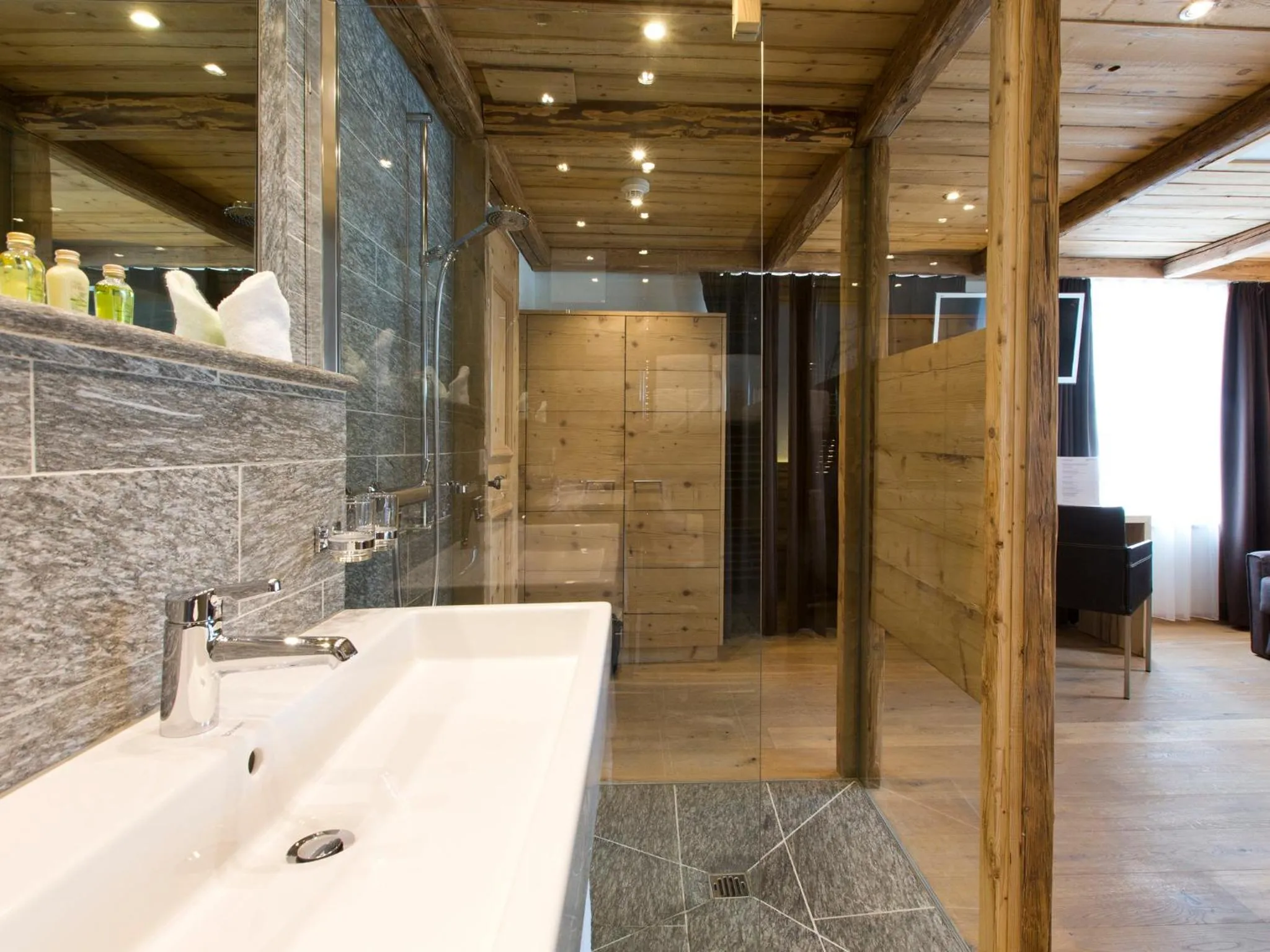 Bathroom in Hotel Crusch Alba Zernez