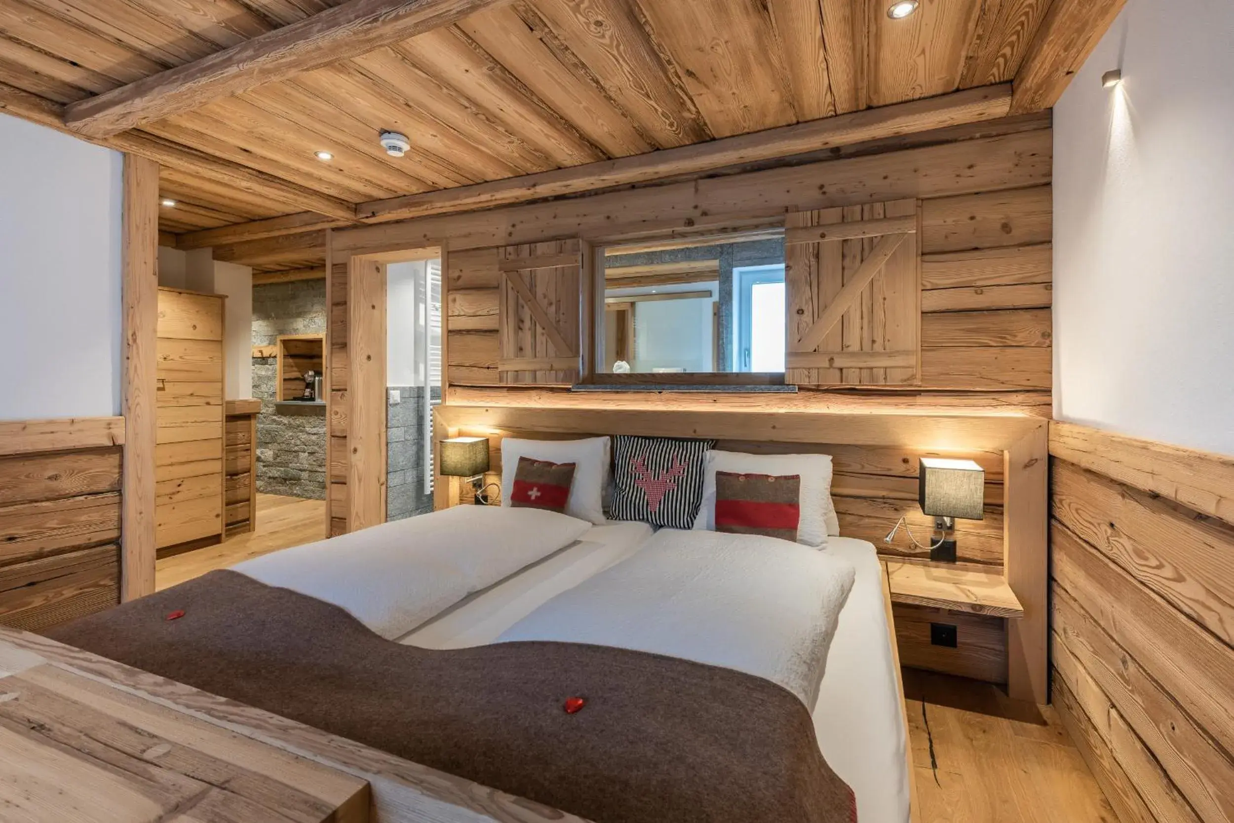 Alpenchic Deluxe 5 Bed-Family Room in Hotel Crusch Alba Zernez Alpenchic Deluxe 5 Bed-Family Room in Hotel Crusch Alba Zernez