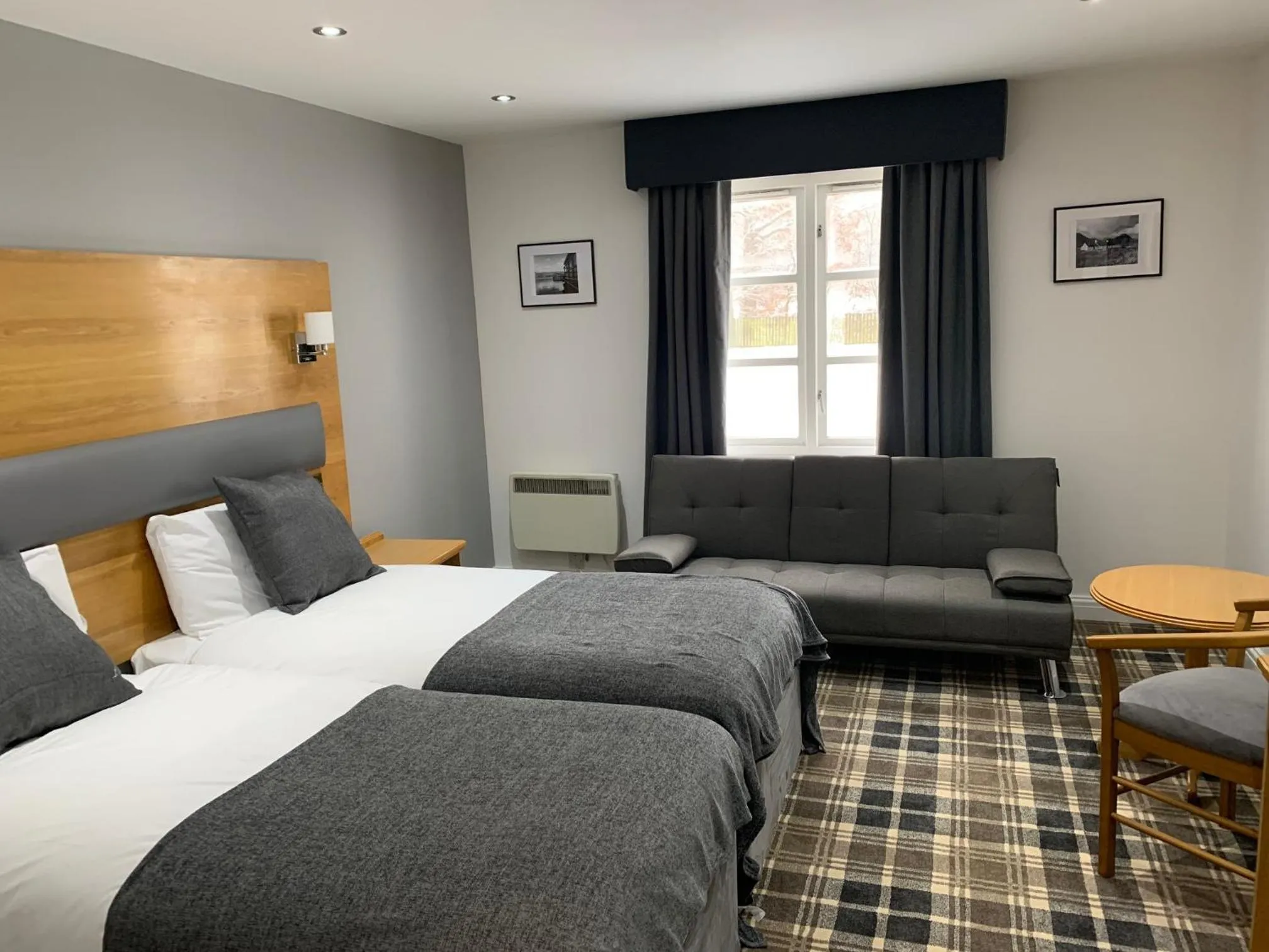 Bedroom, Bed in Crowwood Hotel and Alba Restaurant