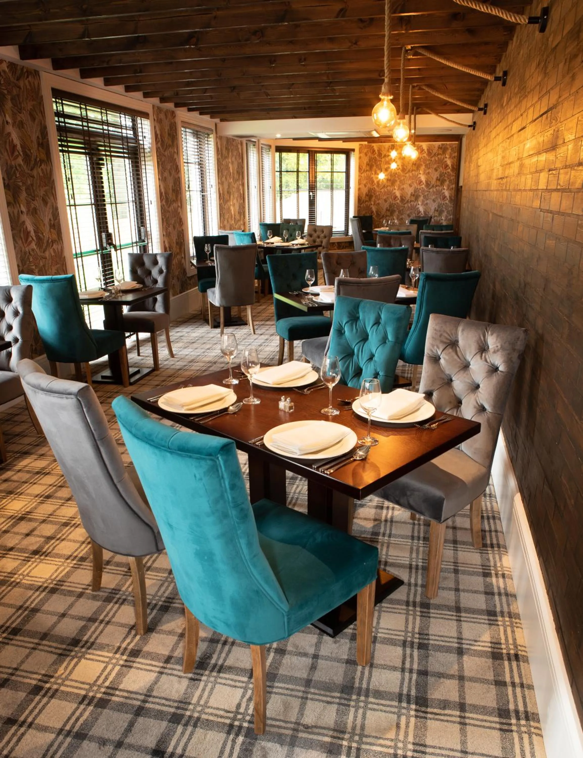 Restaurant/places to eat in Crowwood Hotel and Alba Restaurant