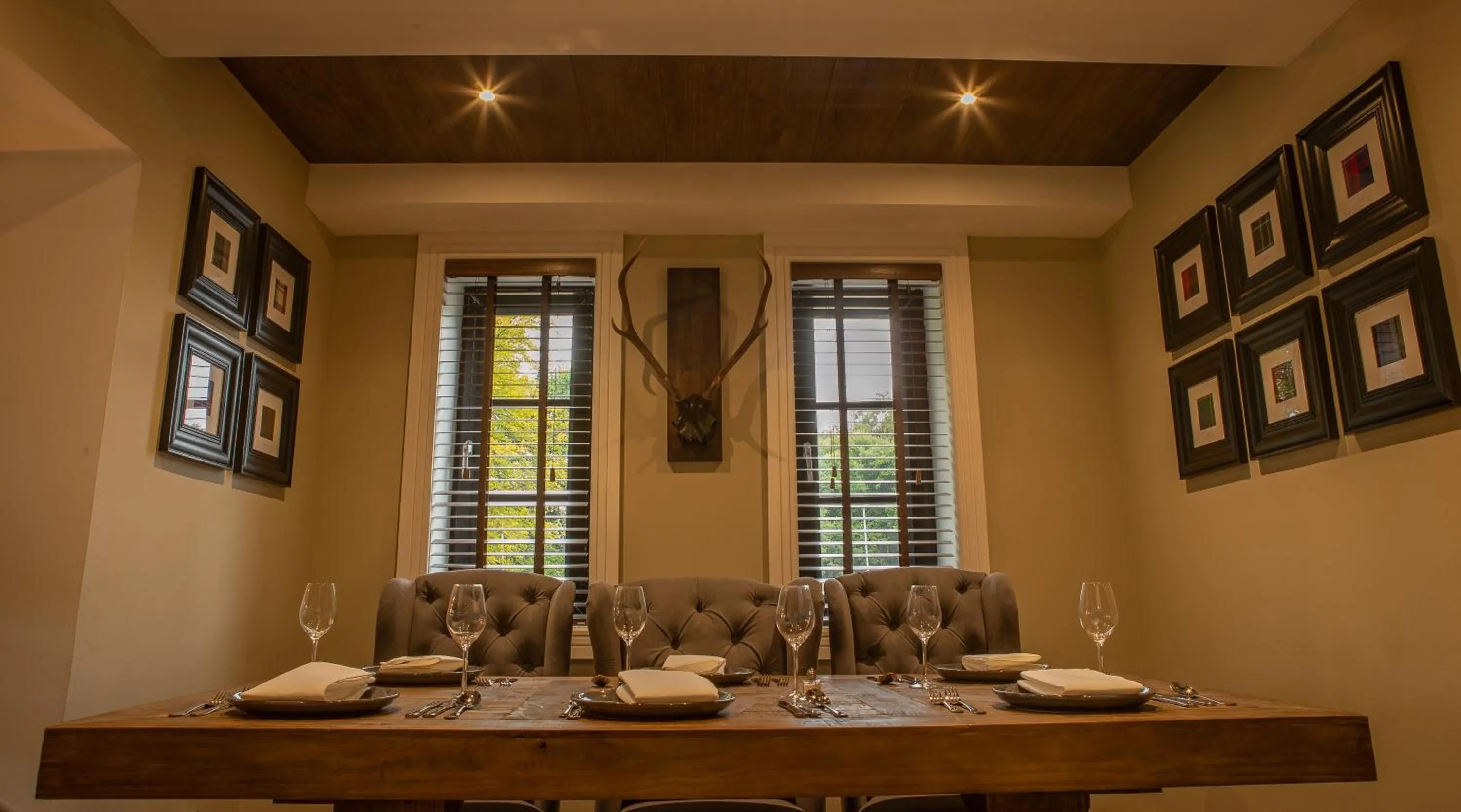 Restaurant/places to eat in Crowwood Hotel and Alba Restaurant