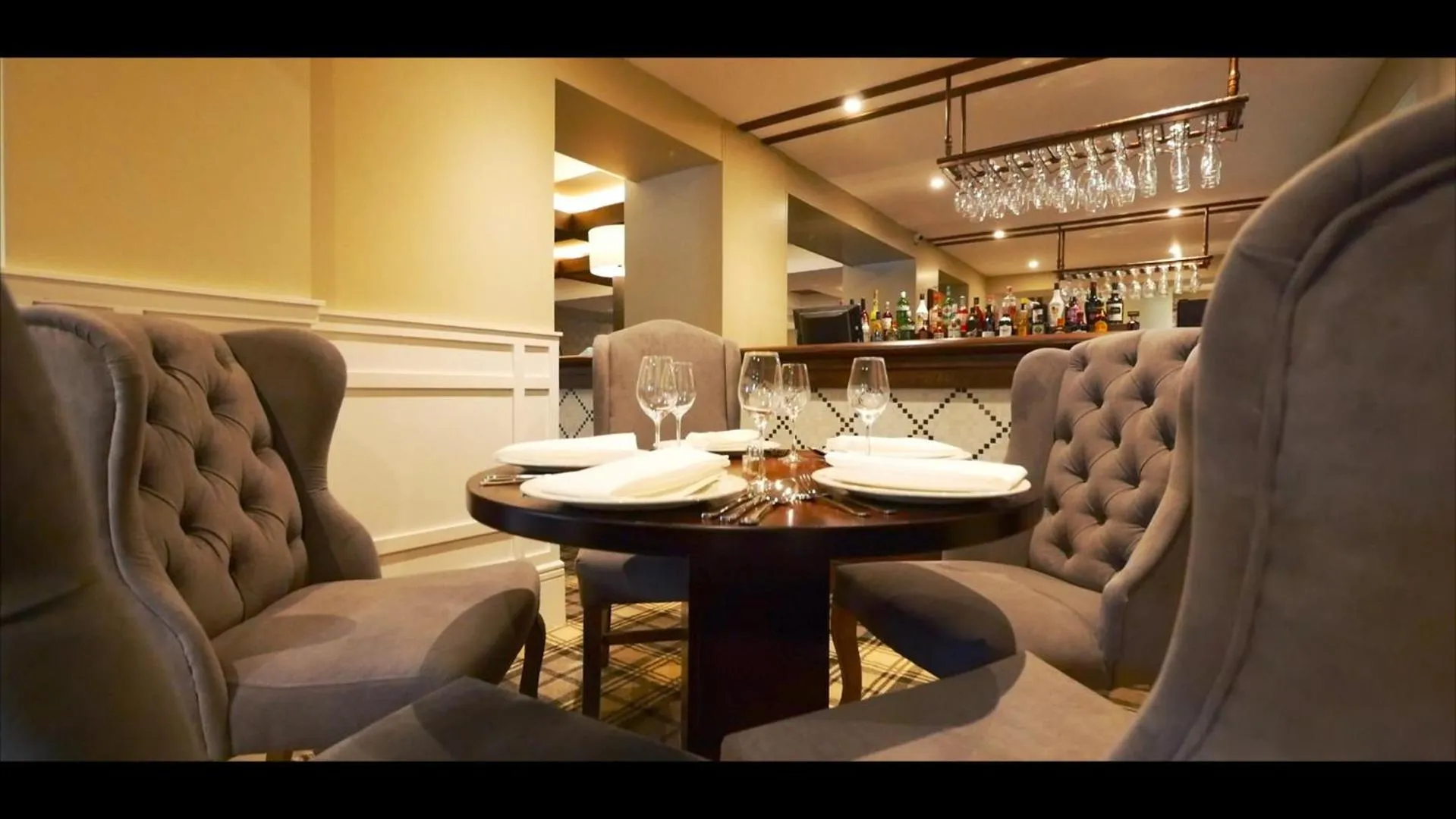 Restaurant/places to eat in Crowwood Hotel and Alba Restaurant