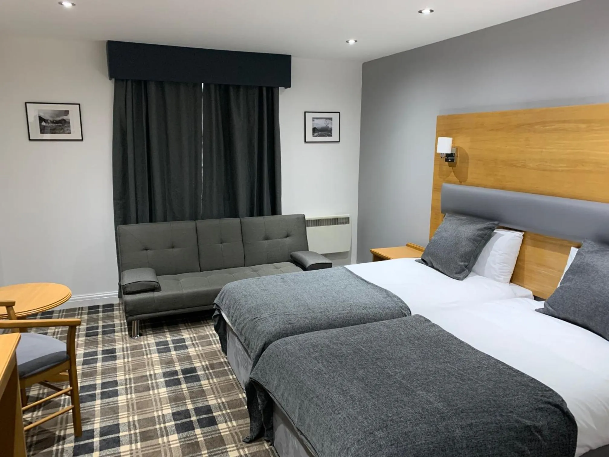 Bedroom, Bed in Crowwood Hotel and Alba Restaurant