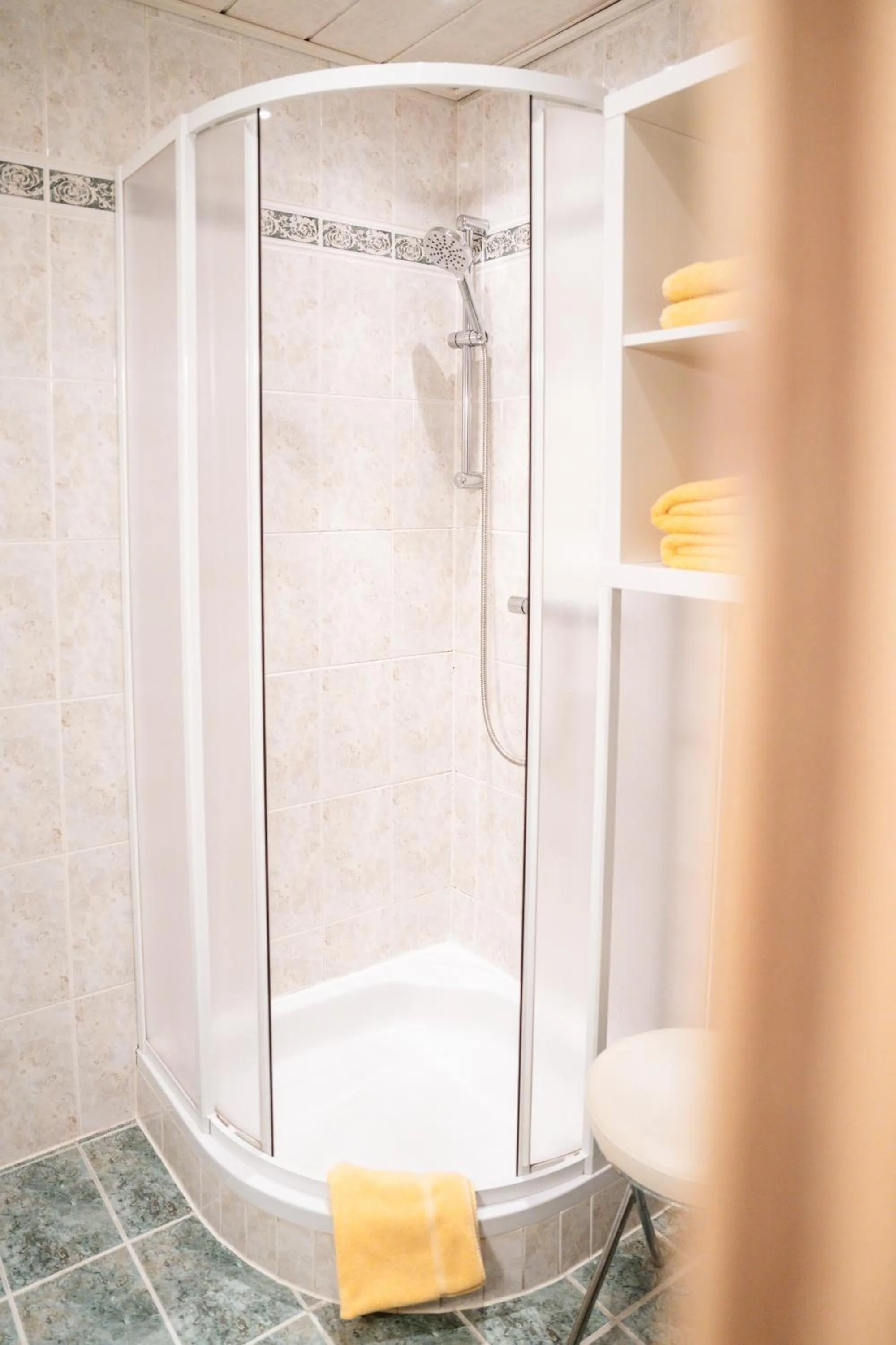 Shower in Stauders Zimmer und Ferienwohnungen