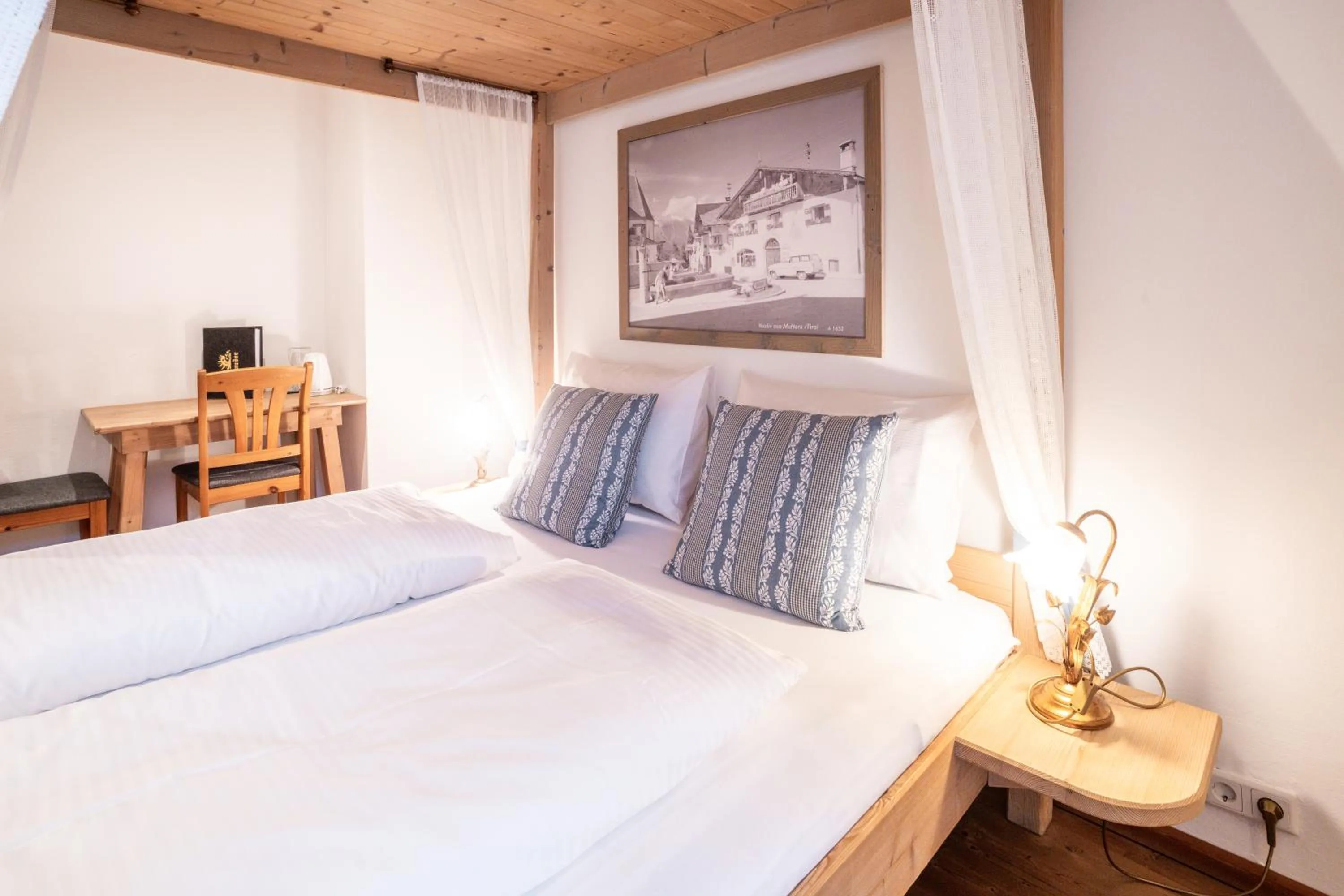 Bed in Stauders Zimmer und Ferienwohnungen