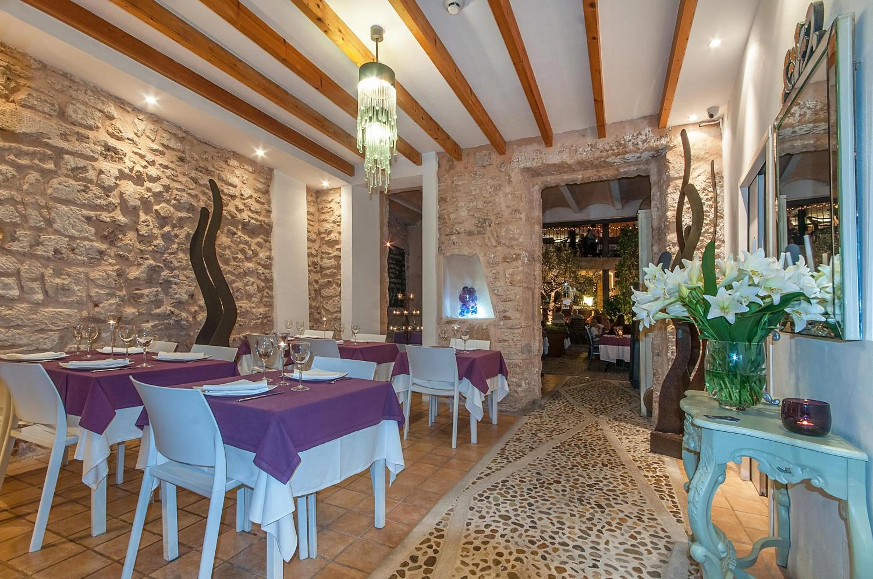 Restaurant/places to eat in Ca´n Pere