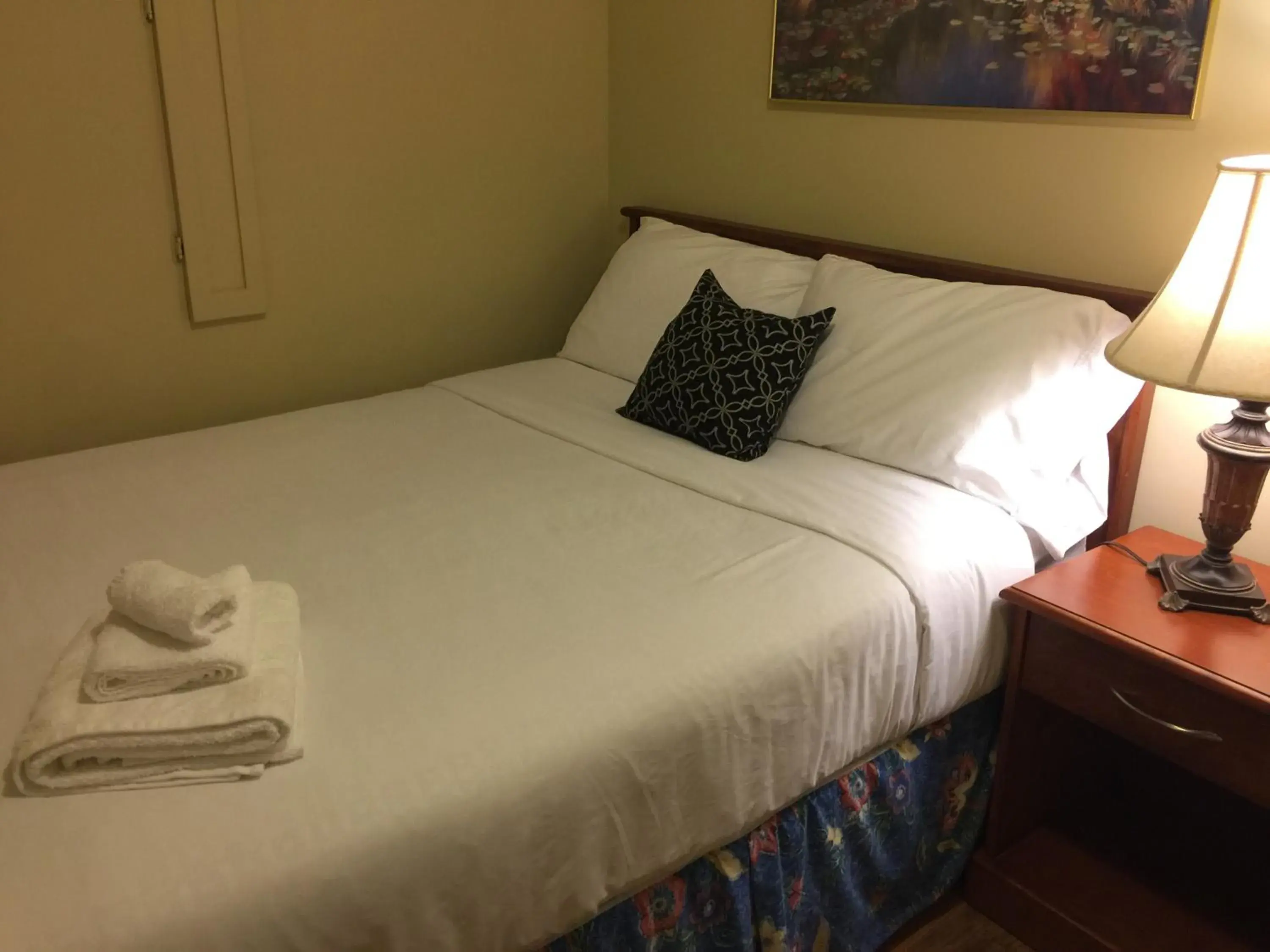 Budget Double Room in Cozy Bedrooms Guest House Budget Double Room in Cozy Bedrooms Guest House