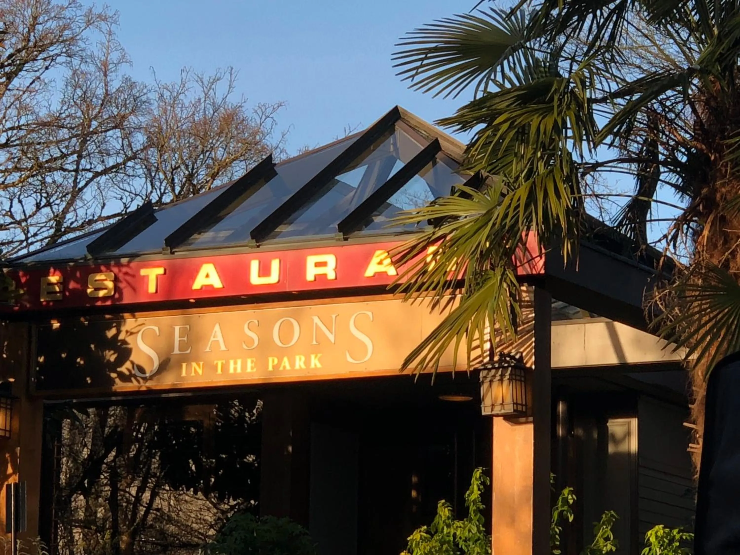 Restaurant/places to eat in Cozy Bedrooms Guest House