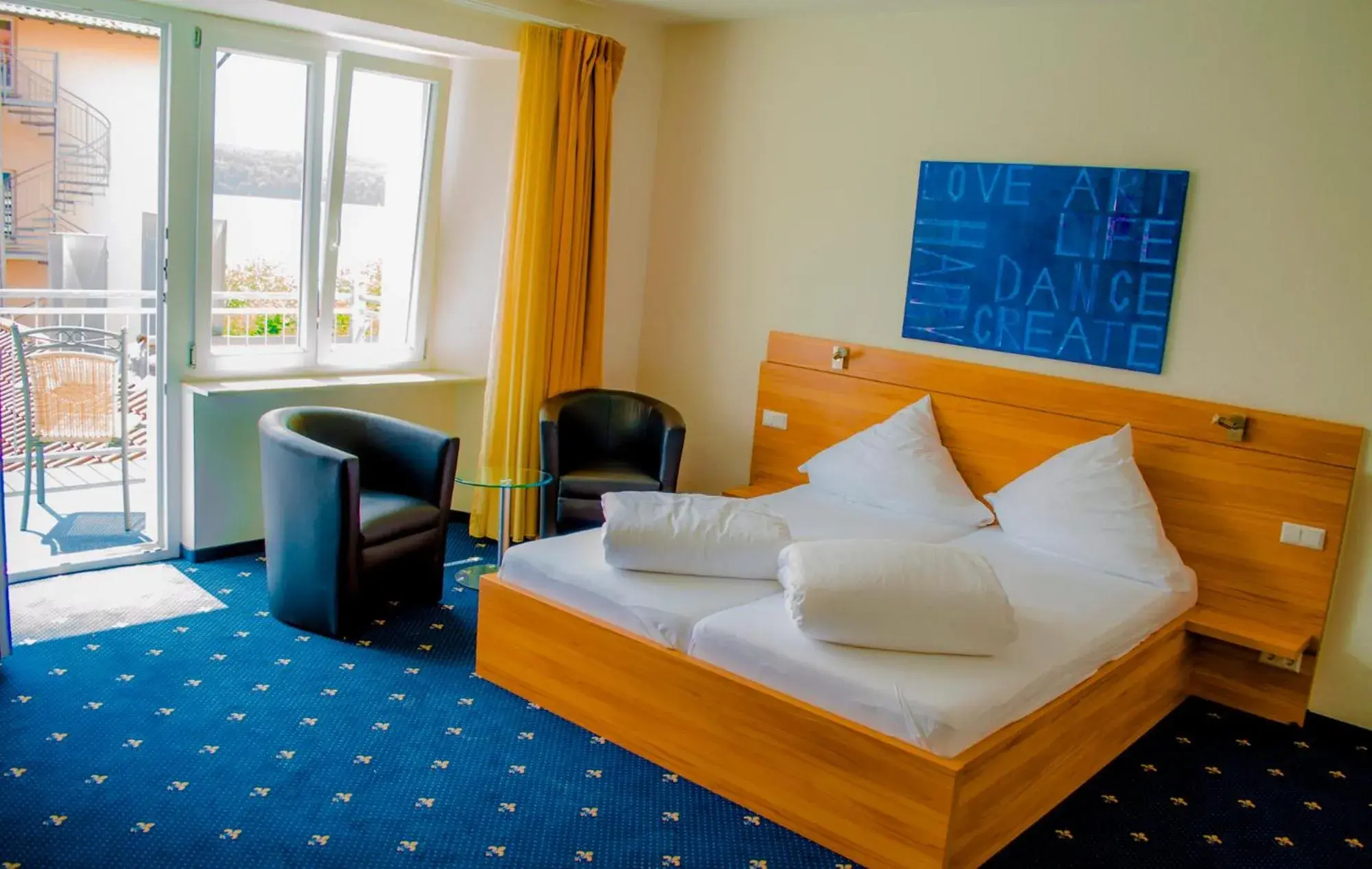 Double Room With Balcony and Partial Lake View in Hotel Capri Double Room With Balcony and Partial Lake View in Hotel Capri