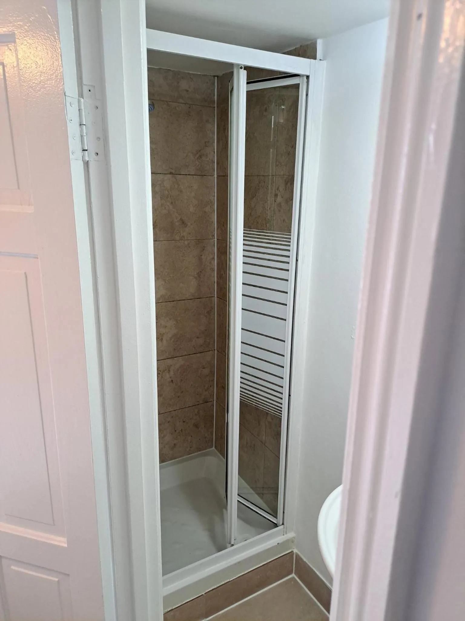 Shower in Palace Court Hotel