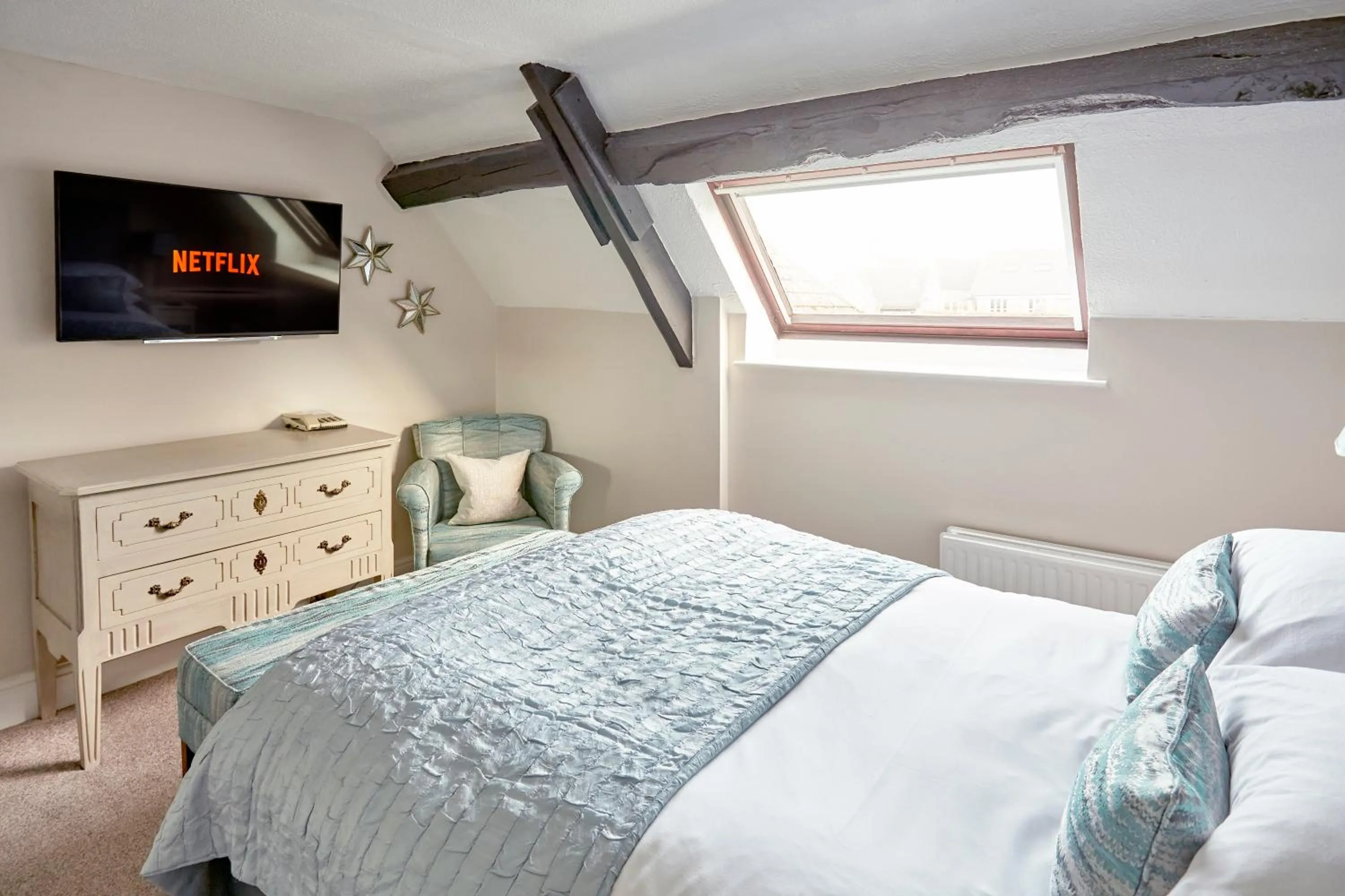 Photo of the whole room, Bed in The Ormond At Tetbury