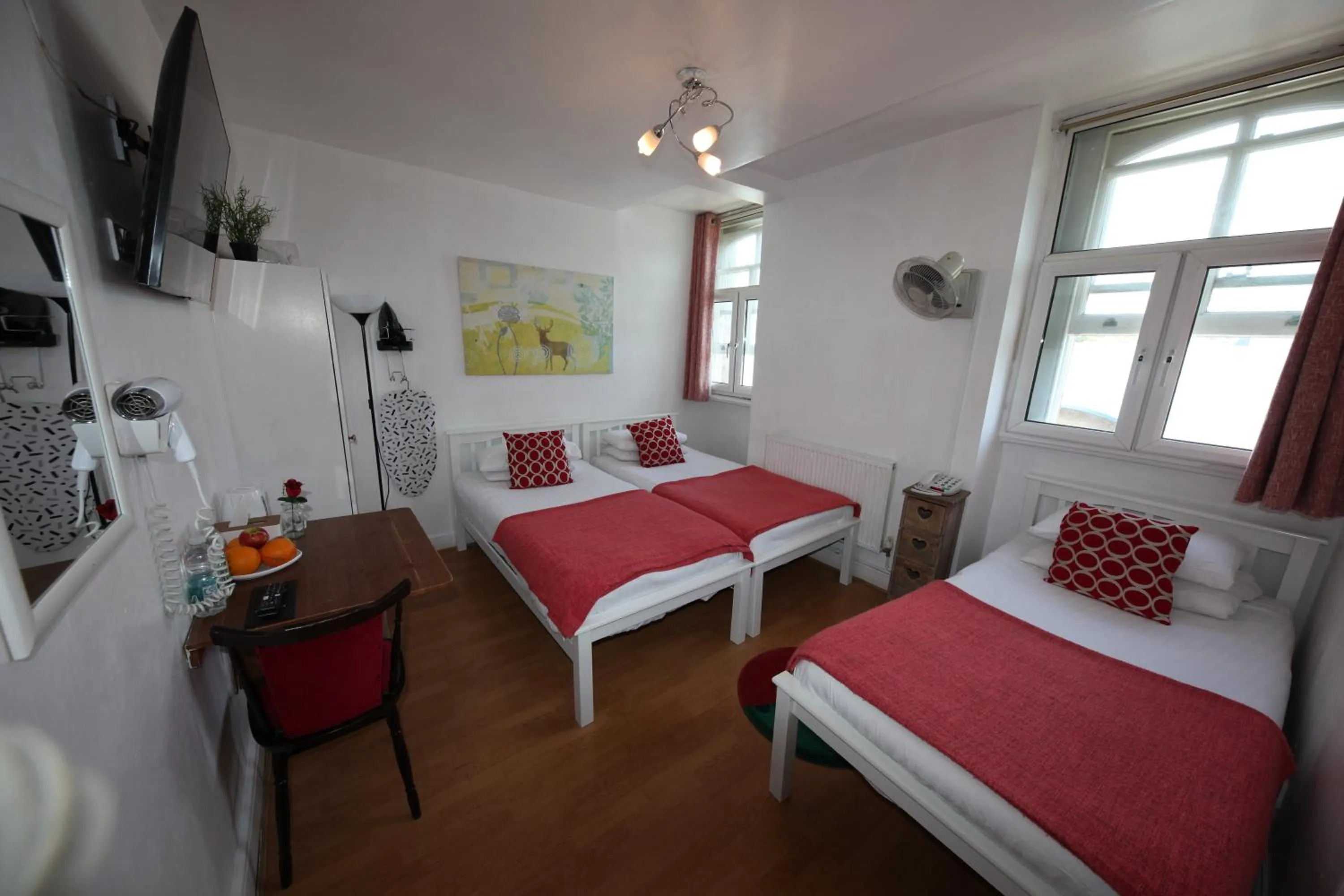 Bedroom, Bed in City London Hotel