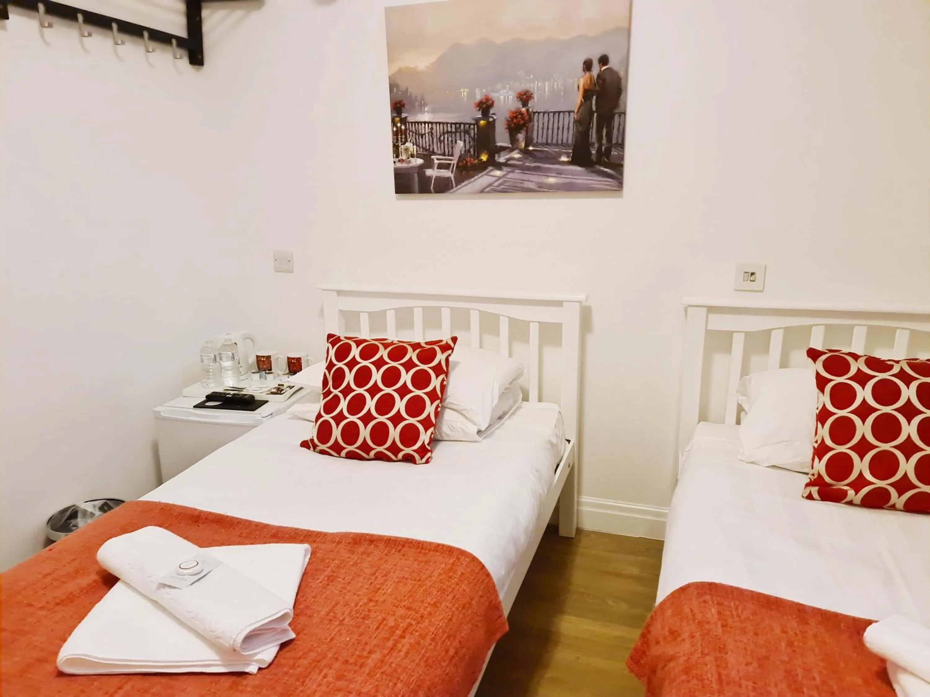 Photo of the whole room, Bed in City London Hotel