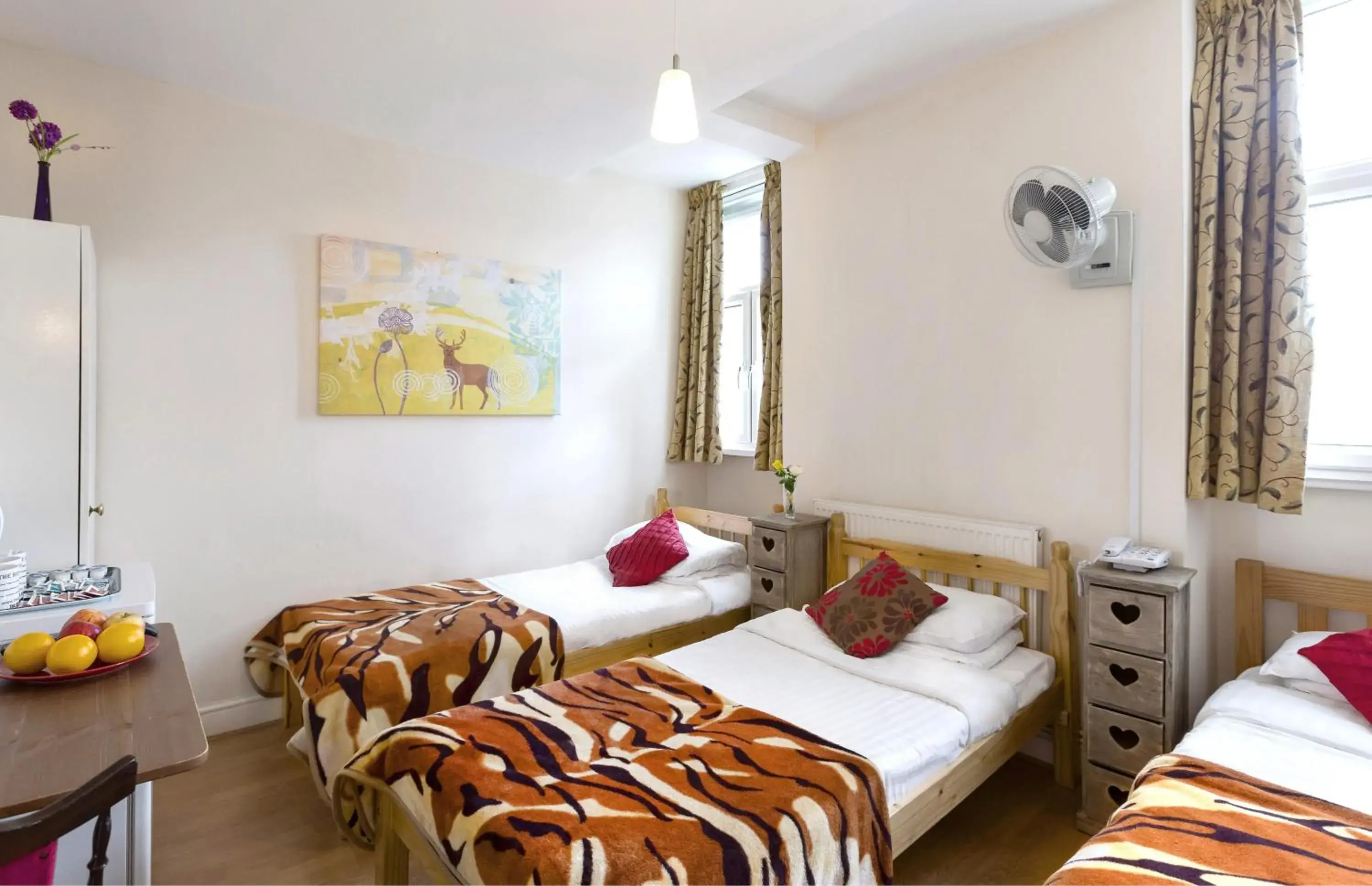 Triple Room in City London Hotel Triple Room in City London Hotel