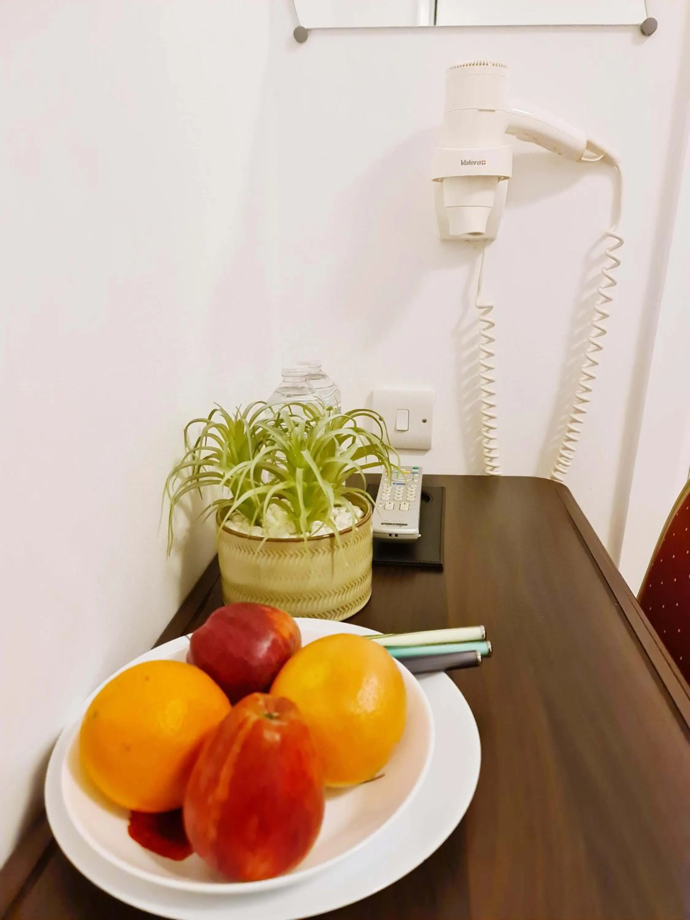 Food and drinks in City London Hotel