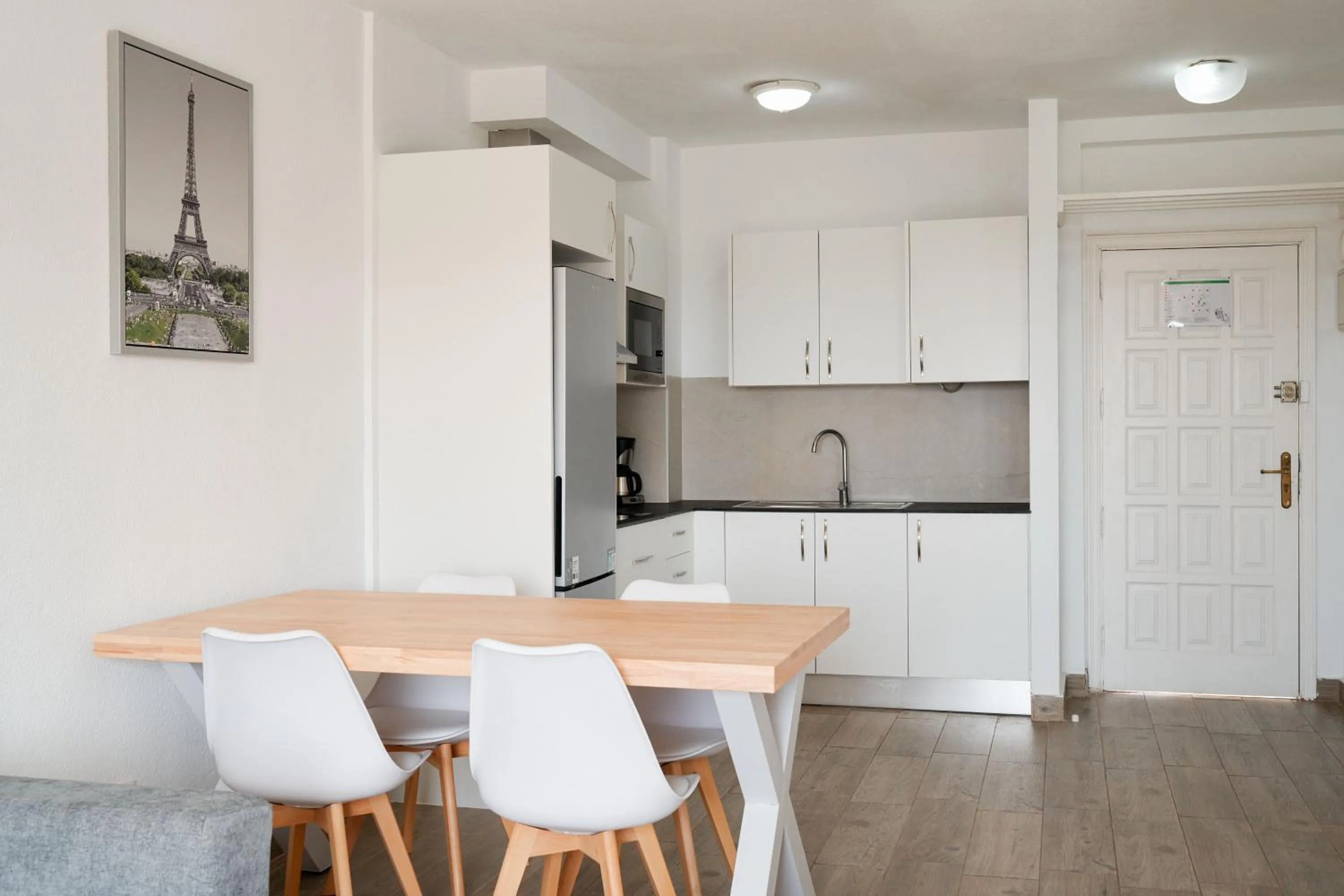 Kitchen or kitchenette in Aparthotel Neptuno Costadeje