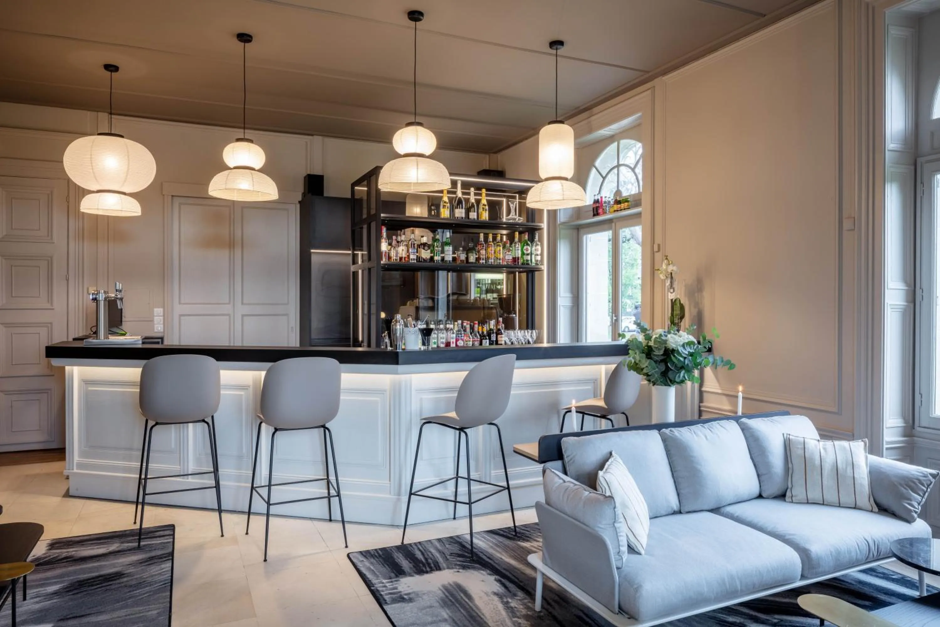 Lounge or bar in Garrigae Manoir de Beauvoir Poitiers Sud - Hotel & Spa