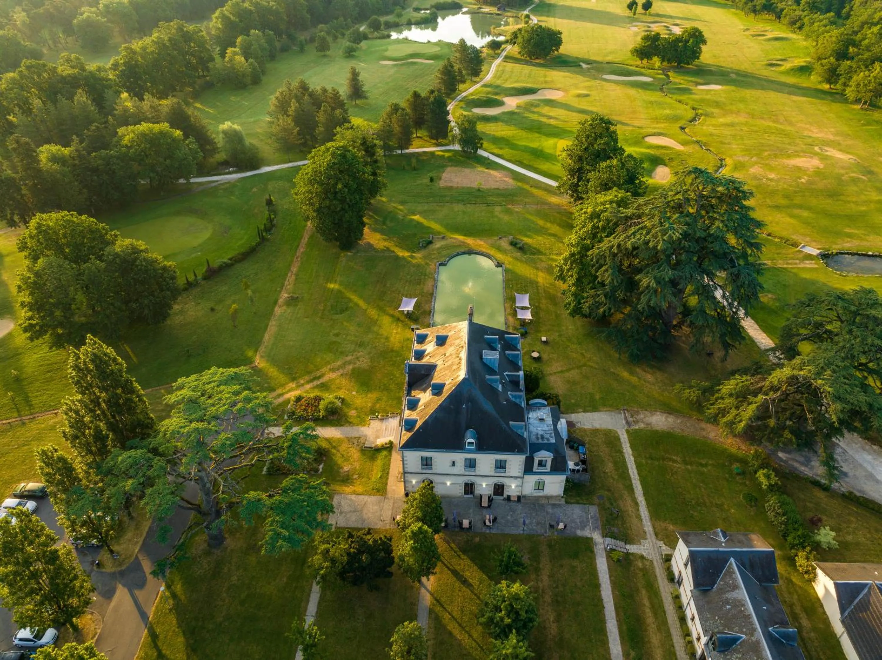 Bird's eye view in Garrigae Manoir de Beauvoir Poitiers Sud - Hotel & Spa