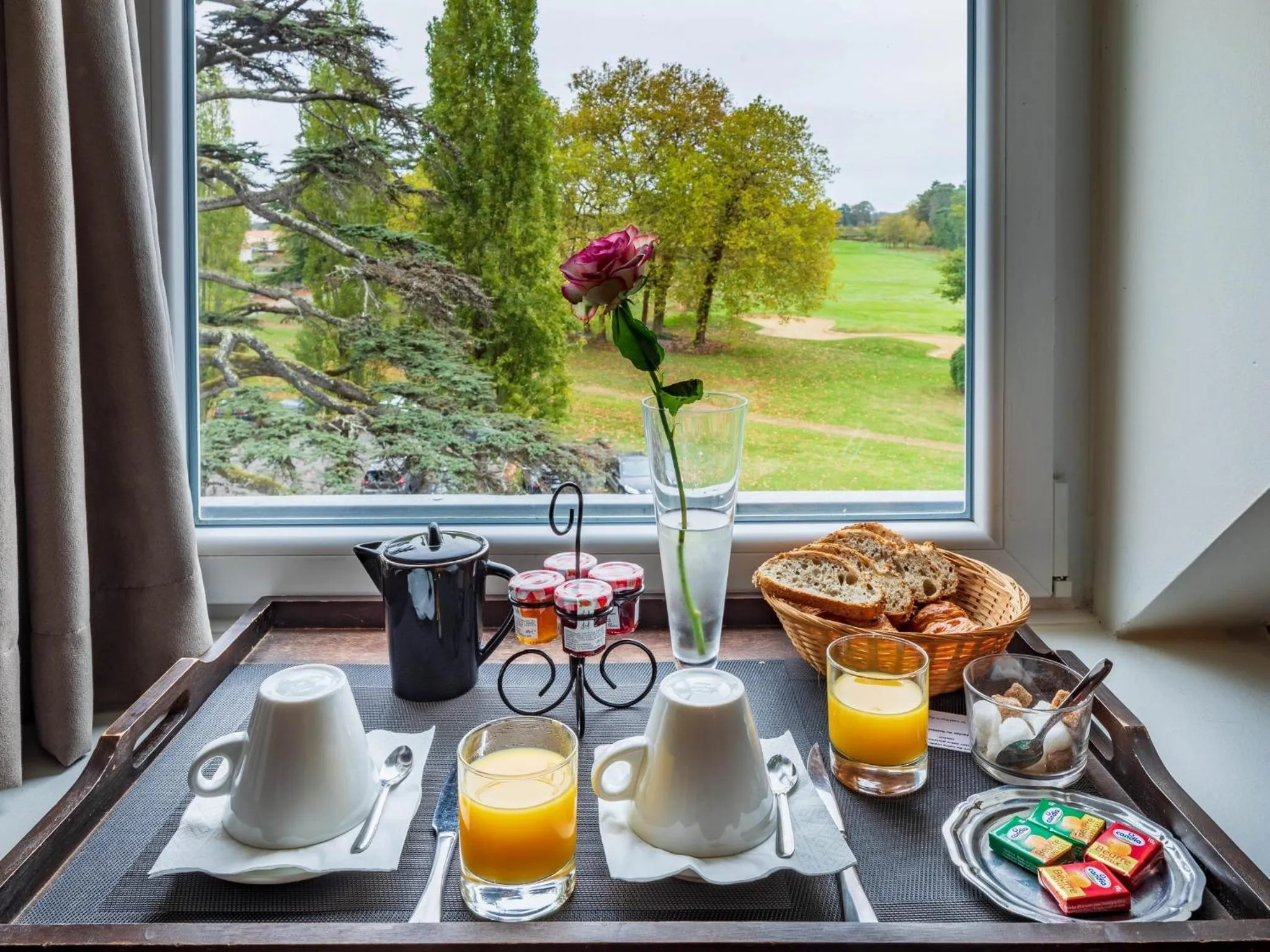 Continental breakfast in Garrigae Manoir de Beauvoir Poitiers Sud - Hotel & Spa