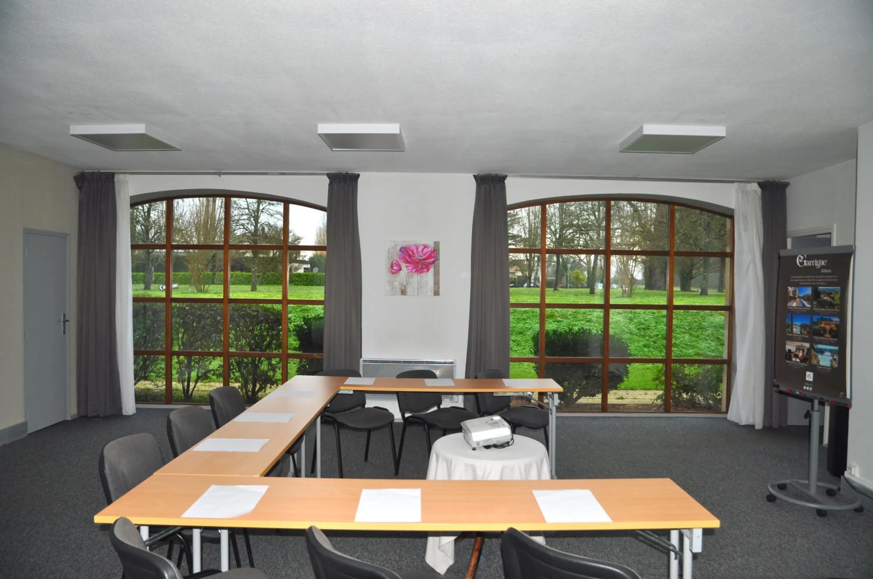 Meeting/conference room in Garrigae Manoir de Beauvoir Poitiers Sud - Hotel & Spa