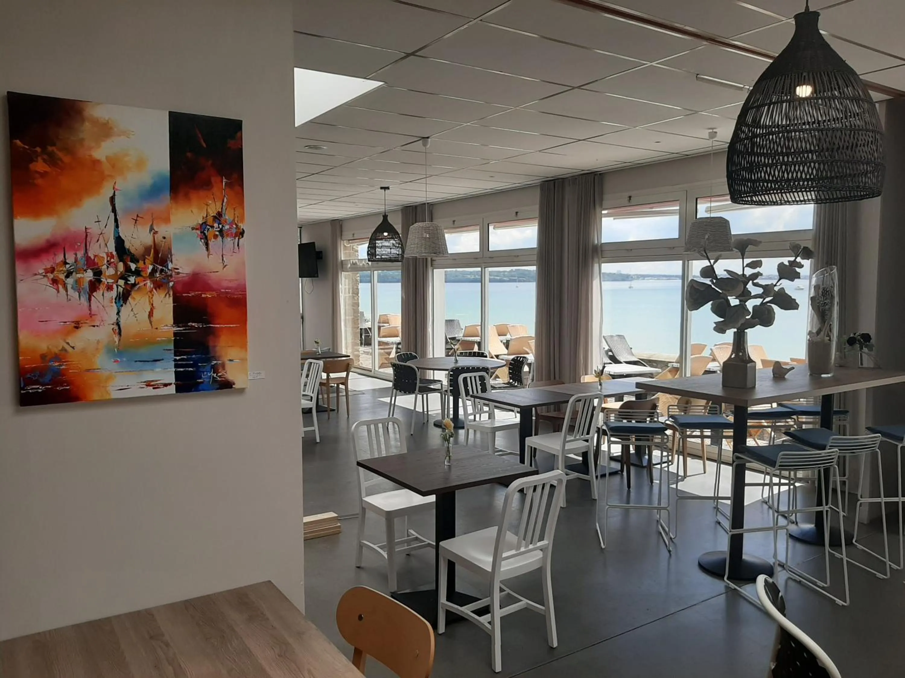 Restaurant/places to eat in Garrigae Cap Coz