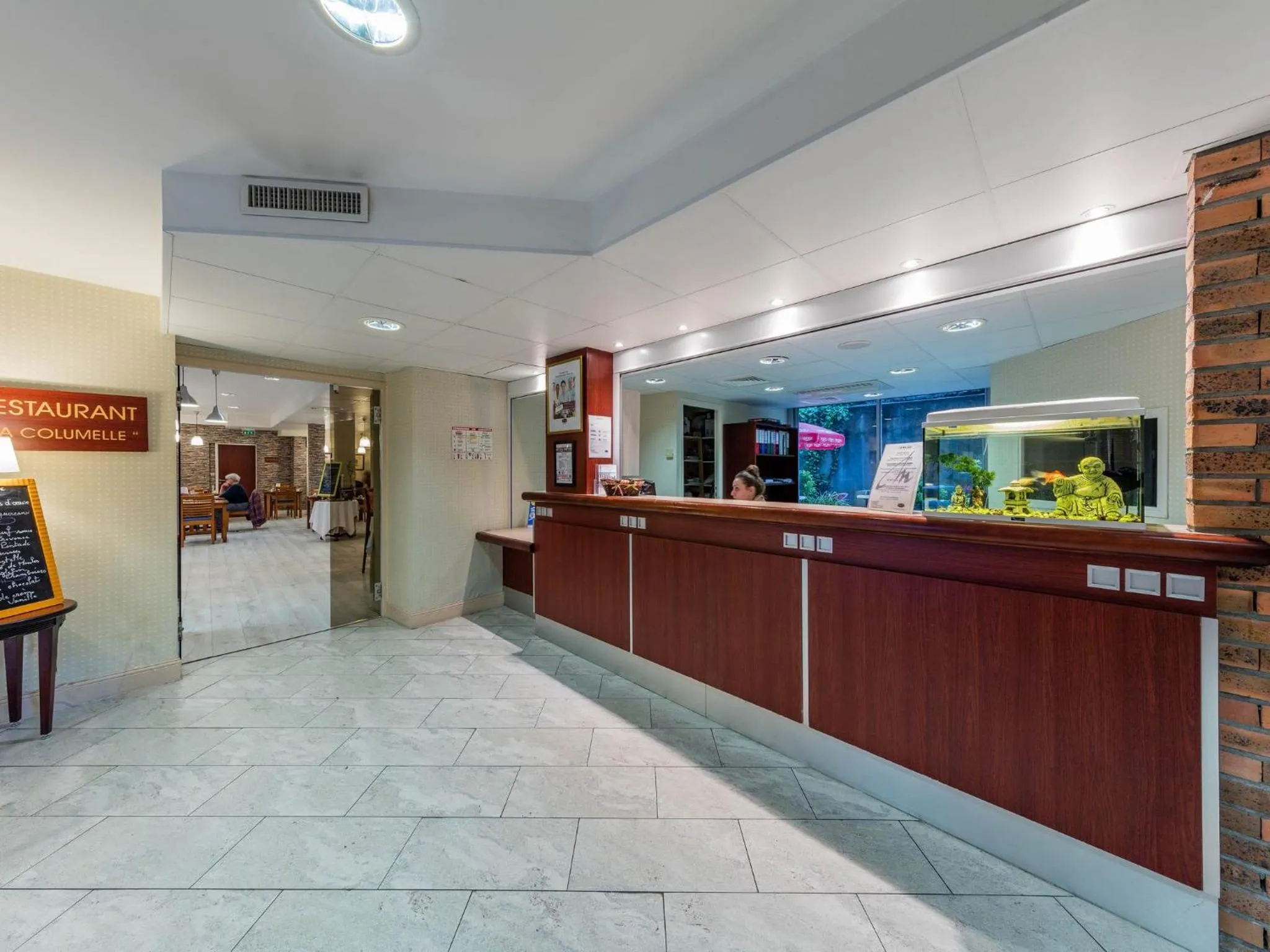 Lobby or reception in Noemys Neris Montlucon - hotel restaurant