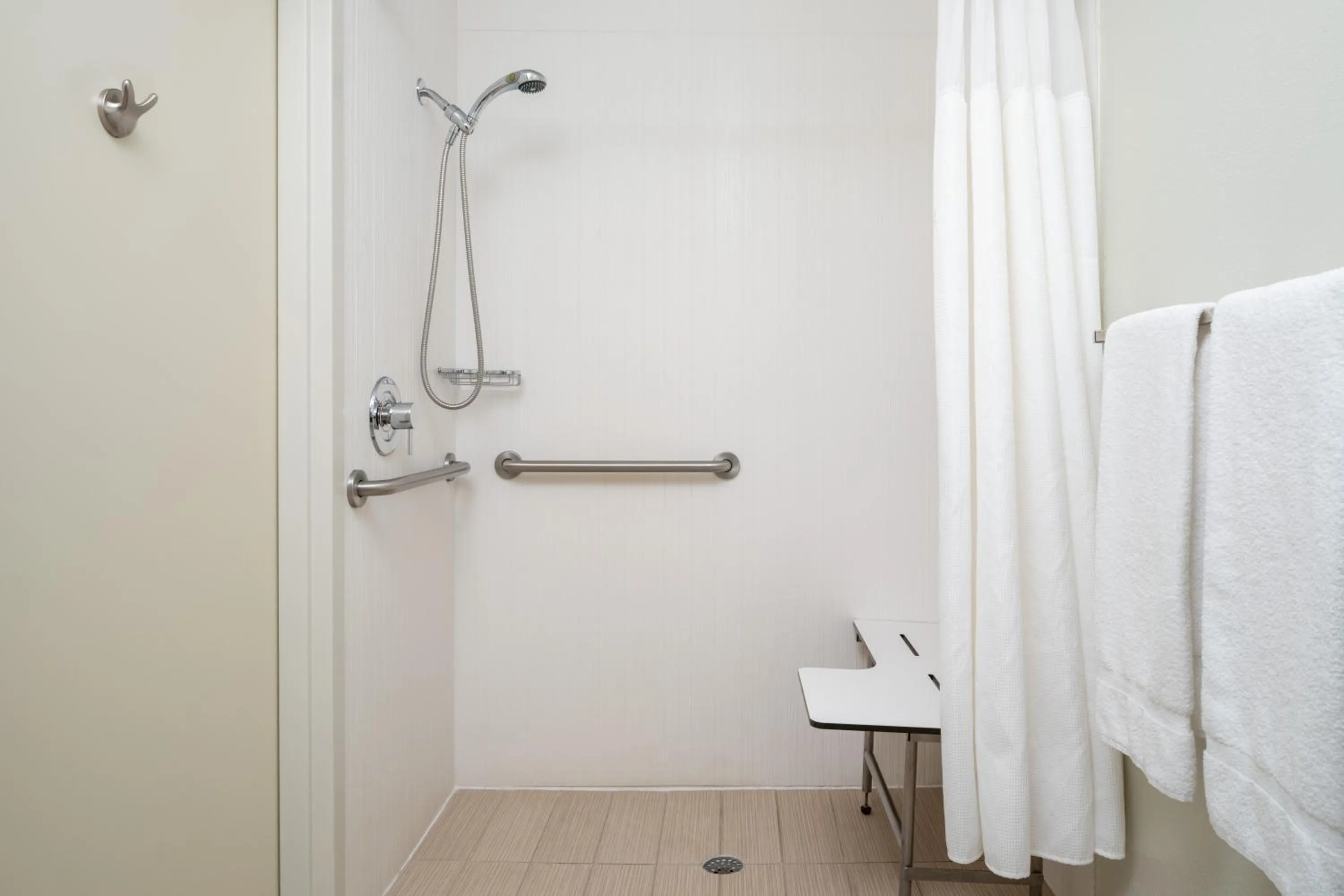 Shower in Courtyard by Marriott - Naples